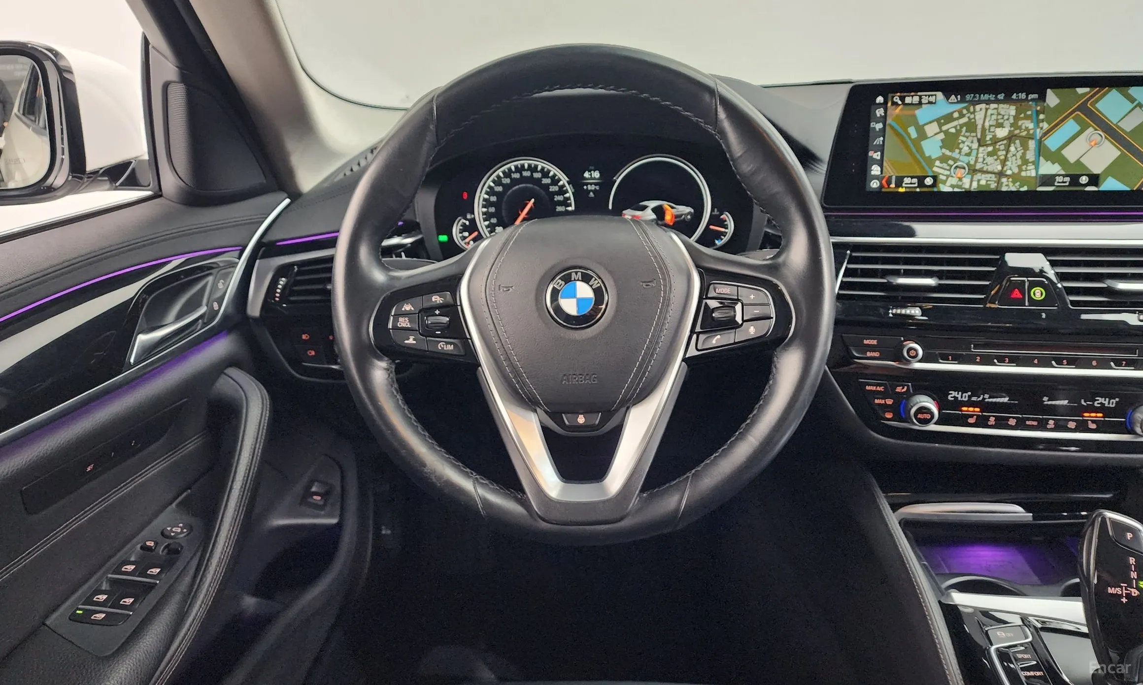 BMW 5 Series (G30) превью 13