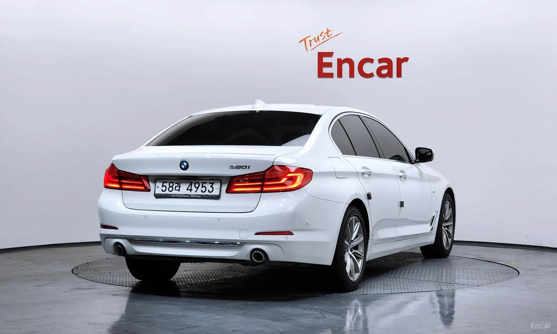 BMW 5 Series (G30) превью 2