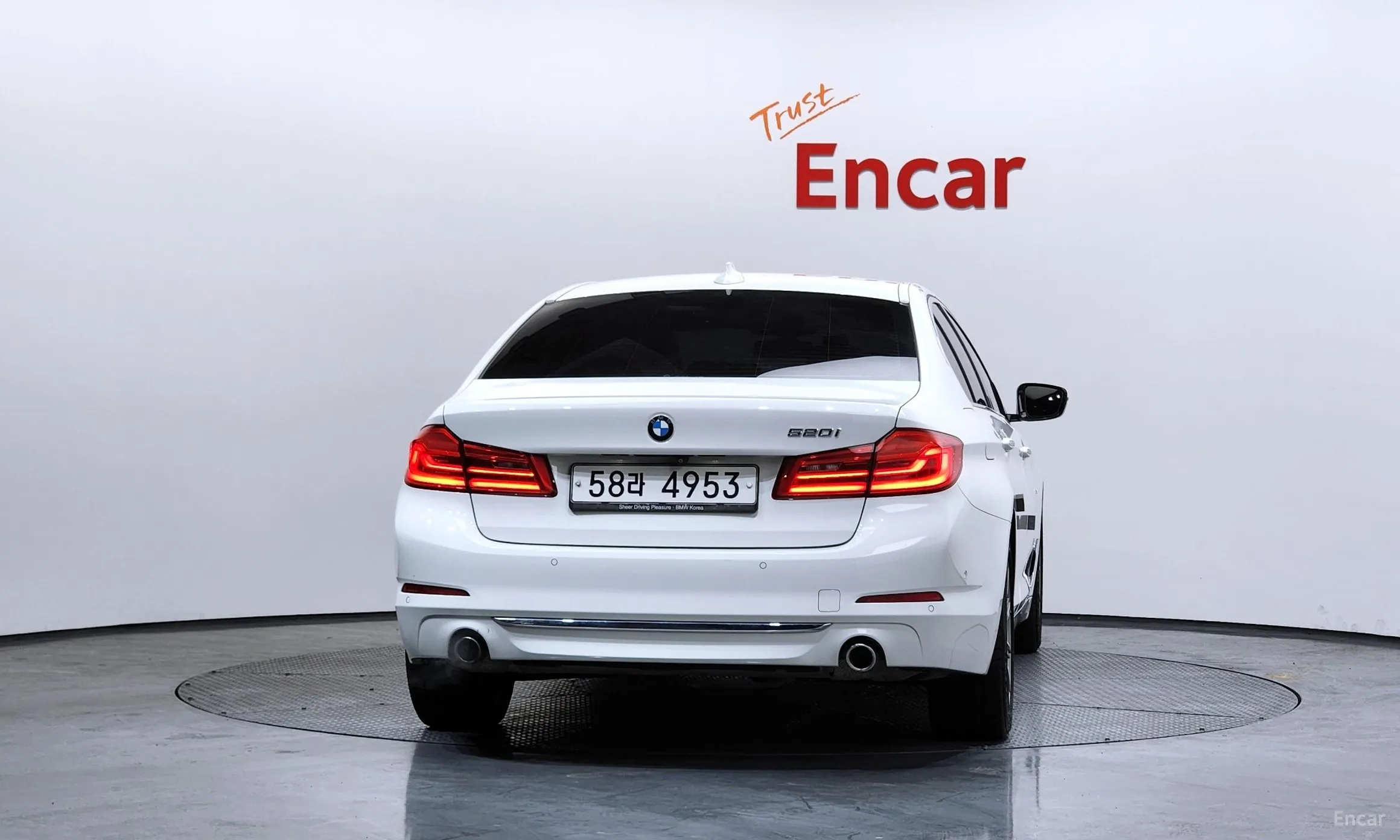 BMW 5 Series (G30) превью 4
