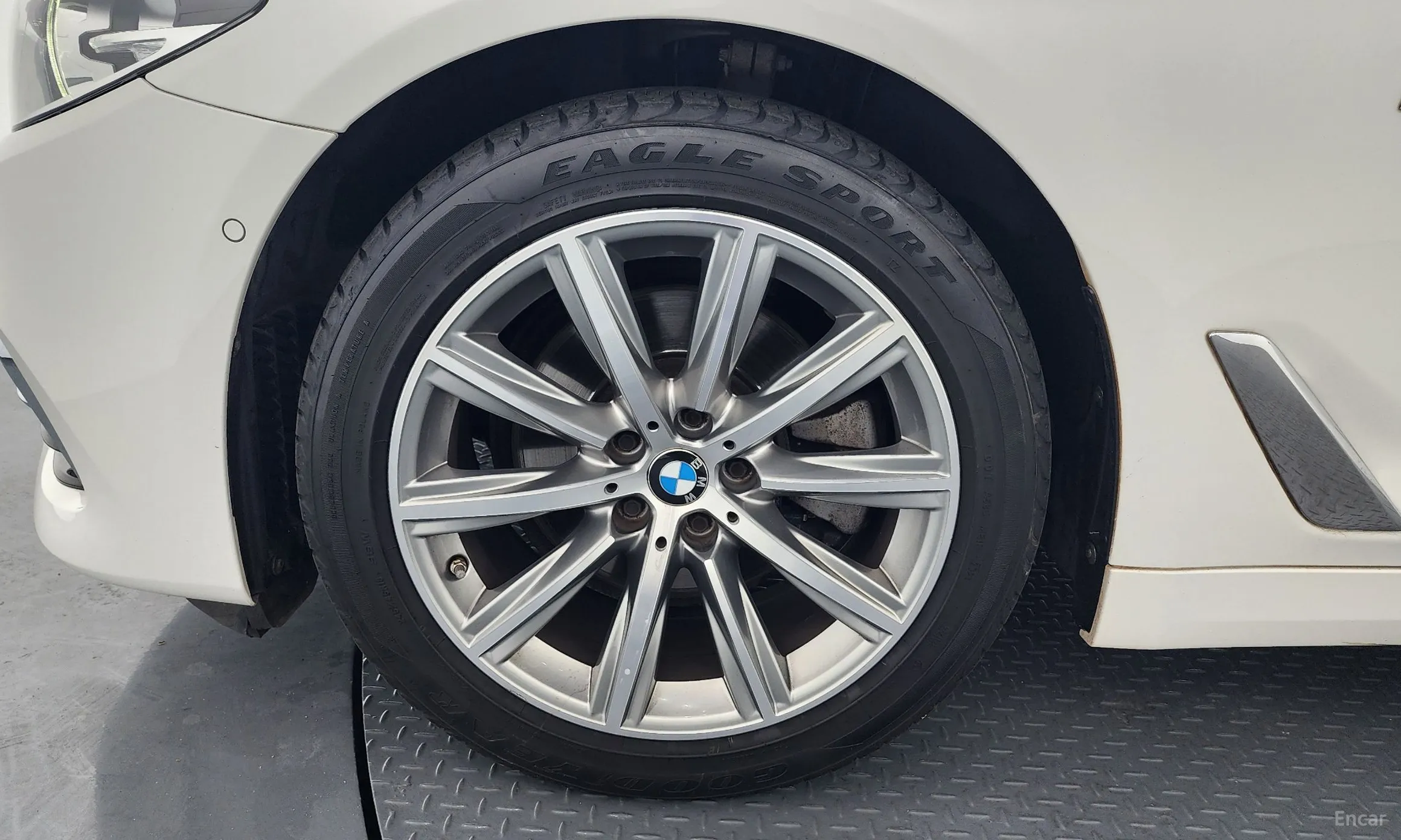 BMW 5 Series (G30) превью 5