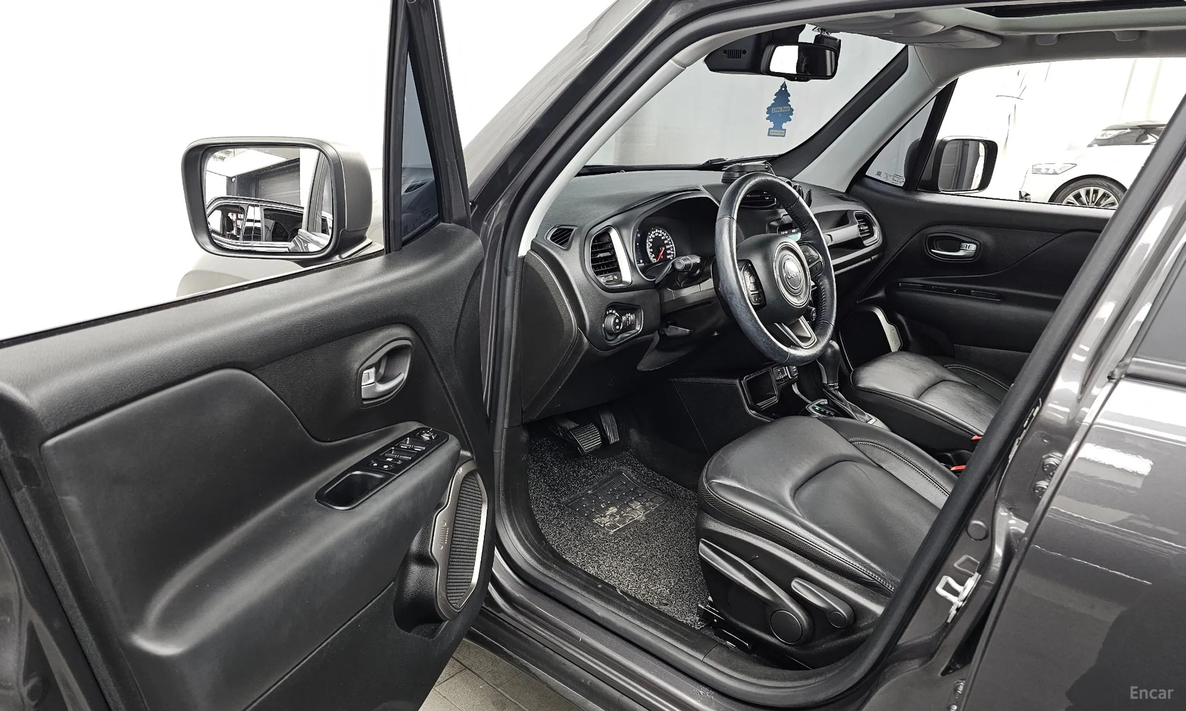 Jeep Renegade превью 10