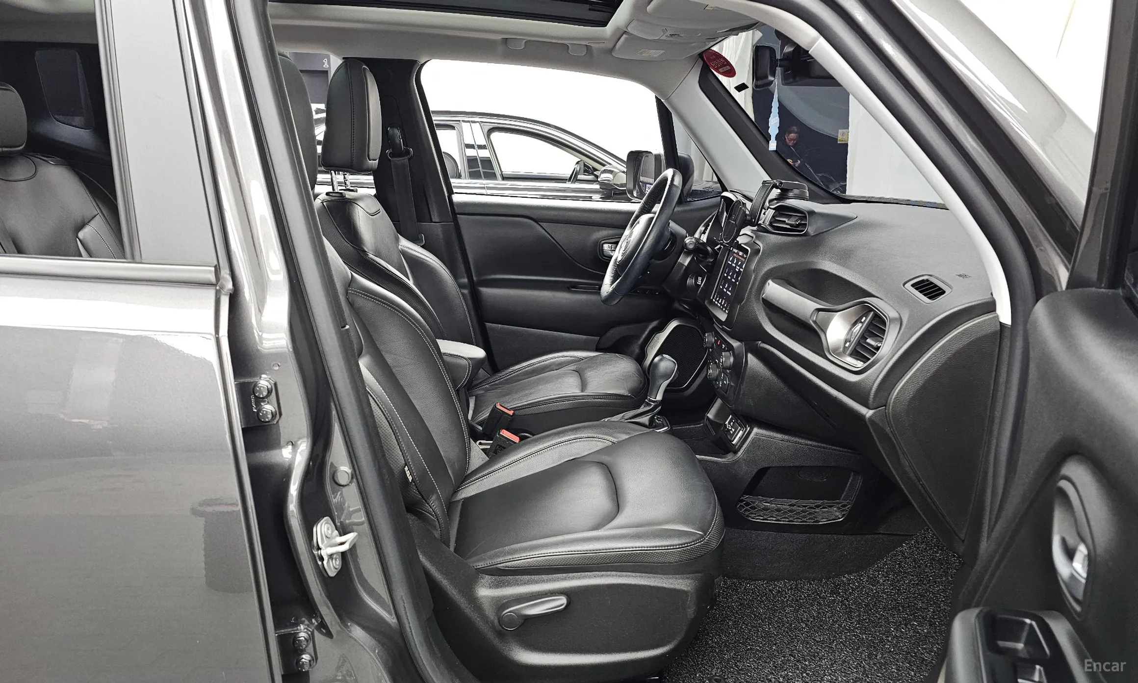Jeep Renegade превью 11