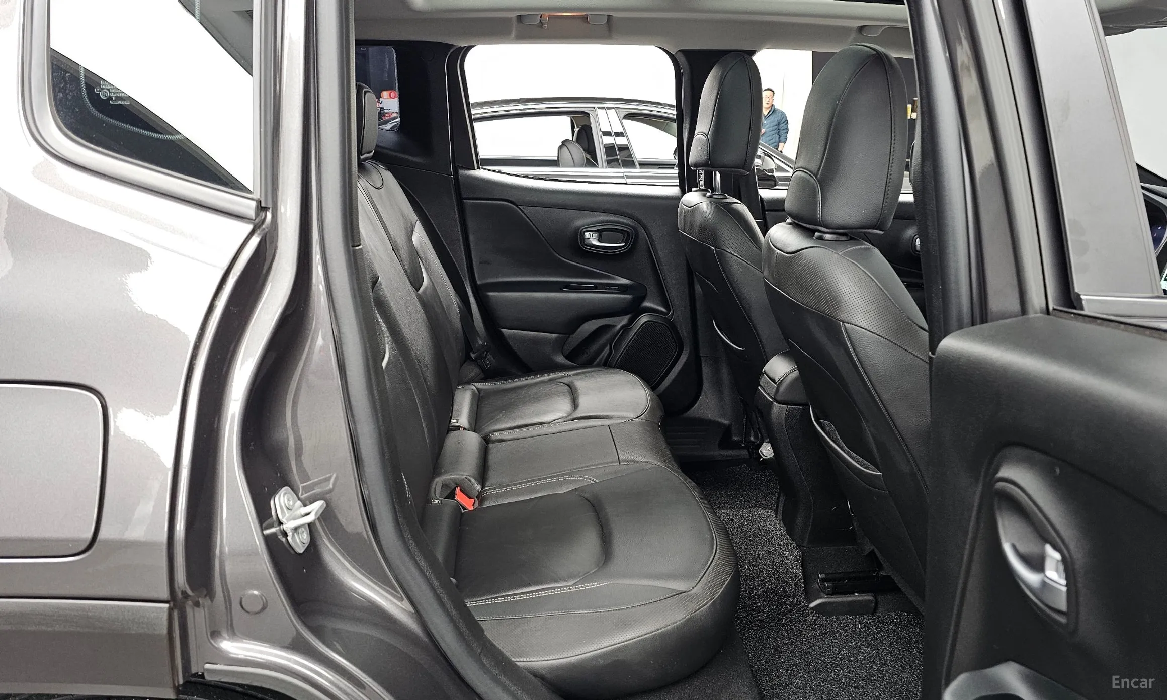 Jeep Renegade превью 12