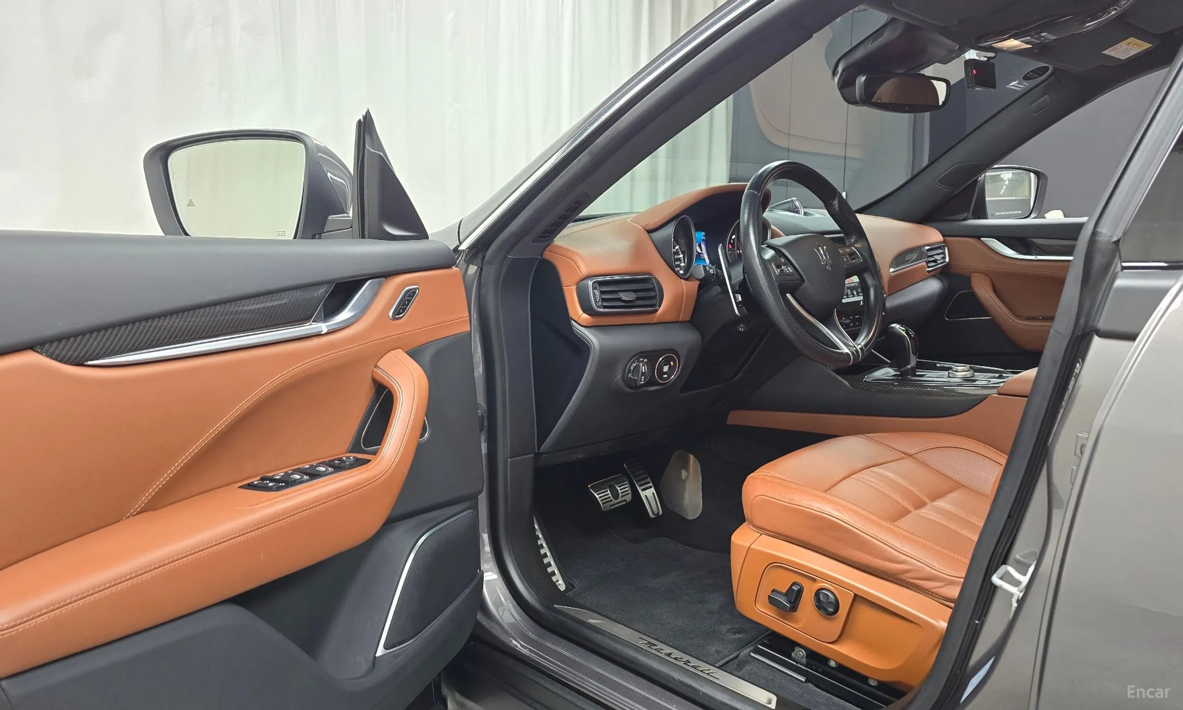 Maserati Levante превью 10