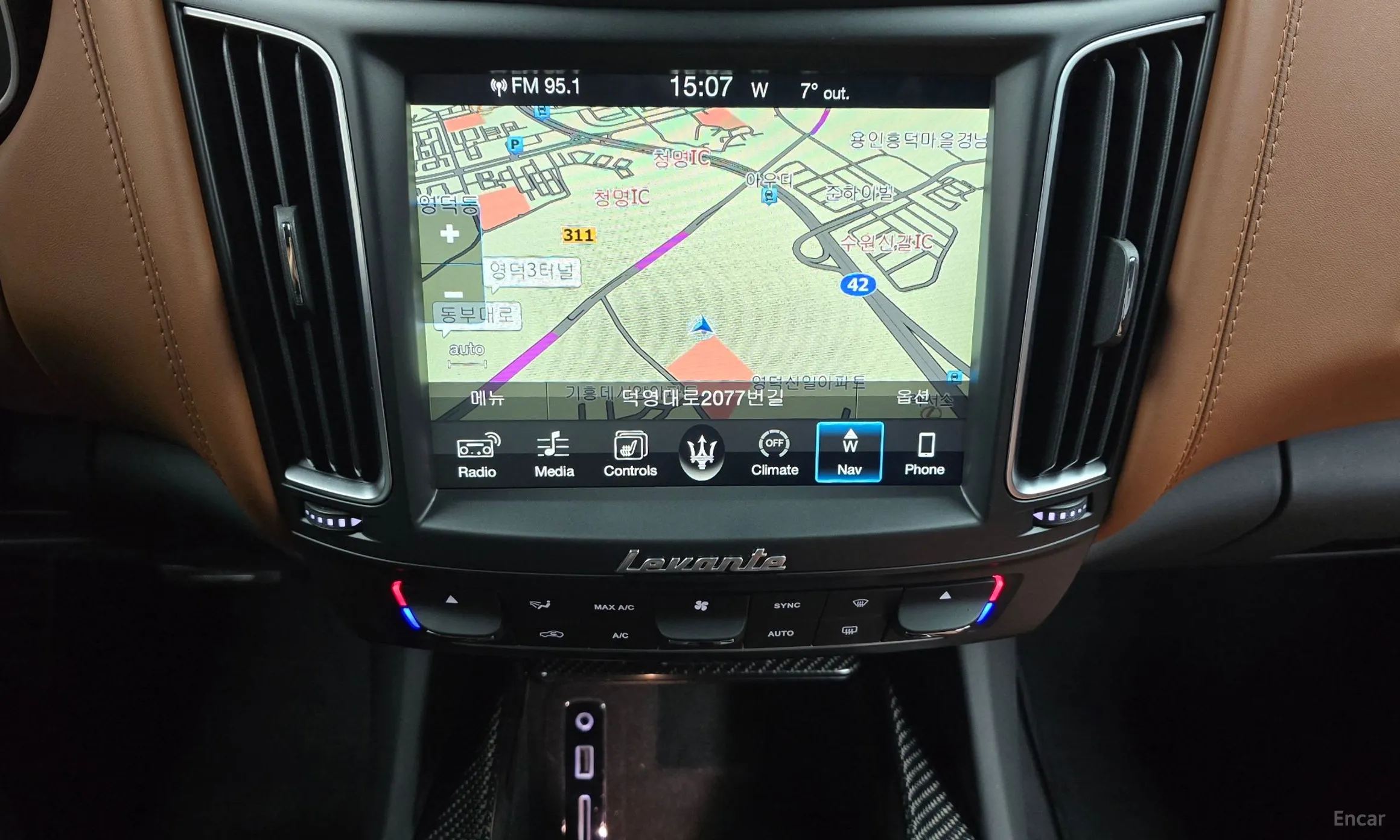 Maserati Levante превью 14
