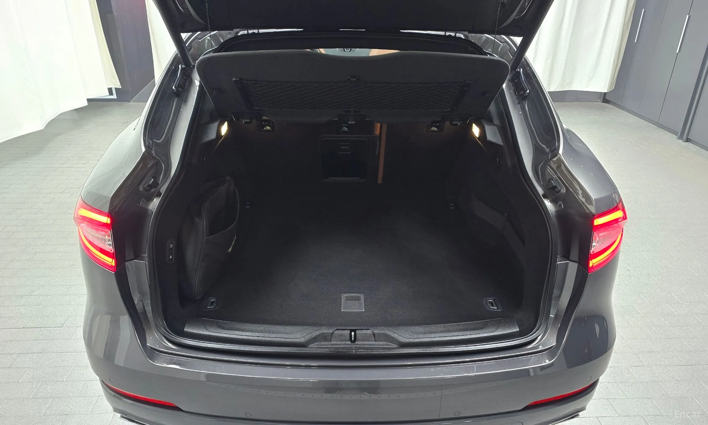 Maserati Levante превью 20