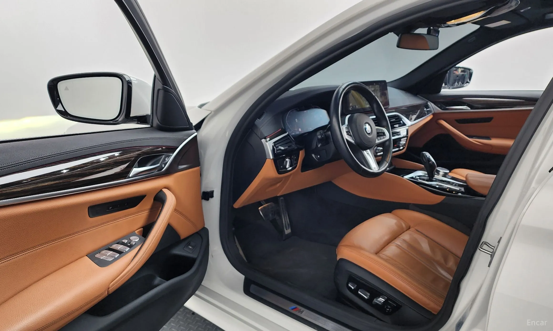 BMW 5 Series (G30) превью 10