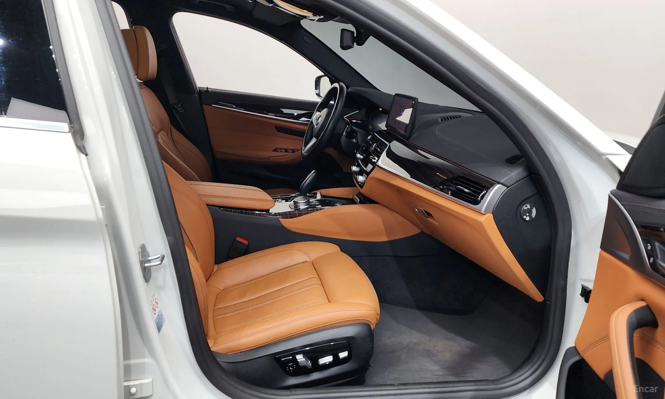 BMW 5 Series (G30) превью 11
