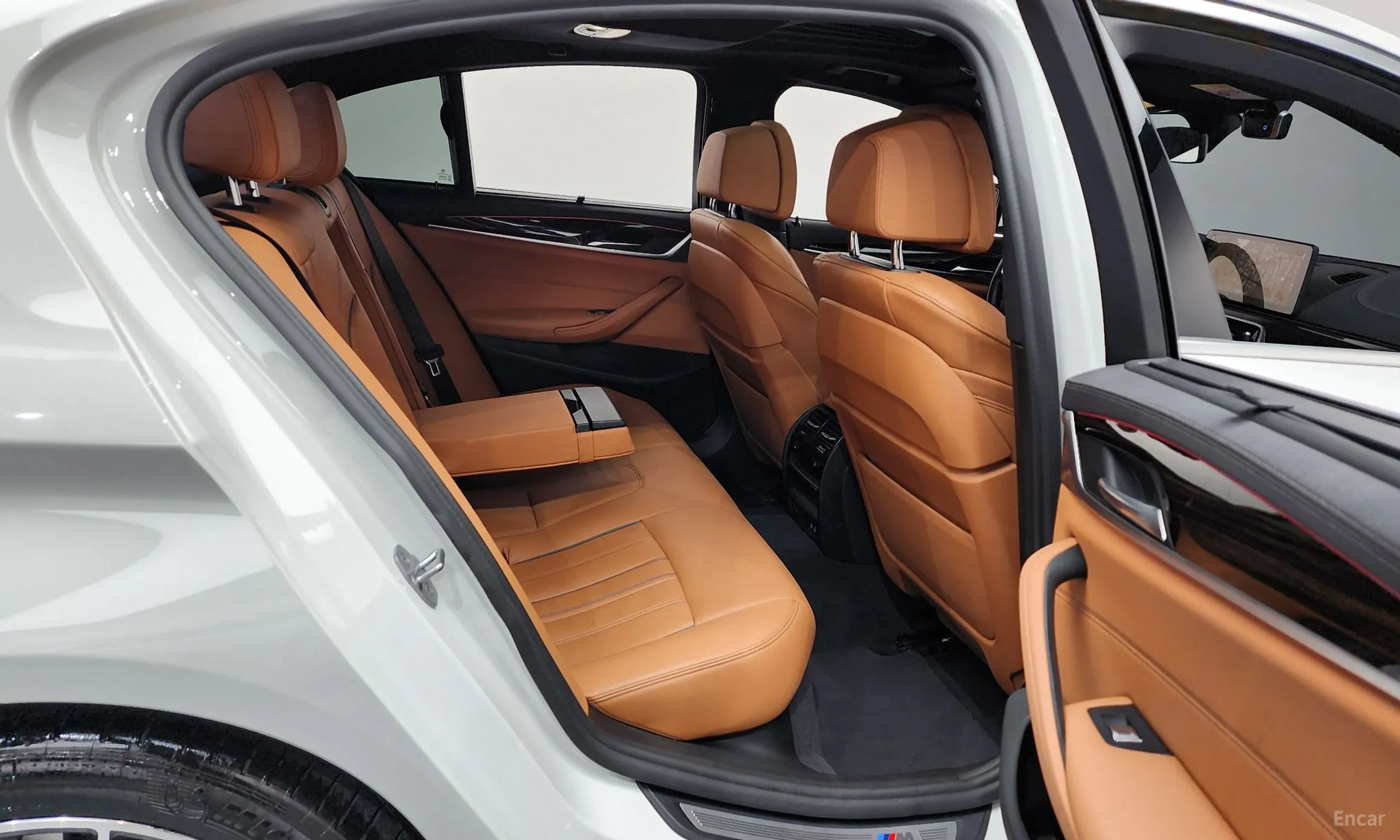 BMW 5 Series (G30) превью 12