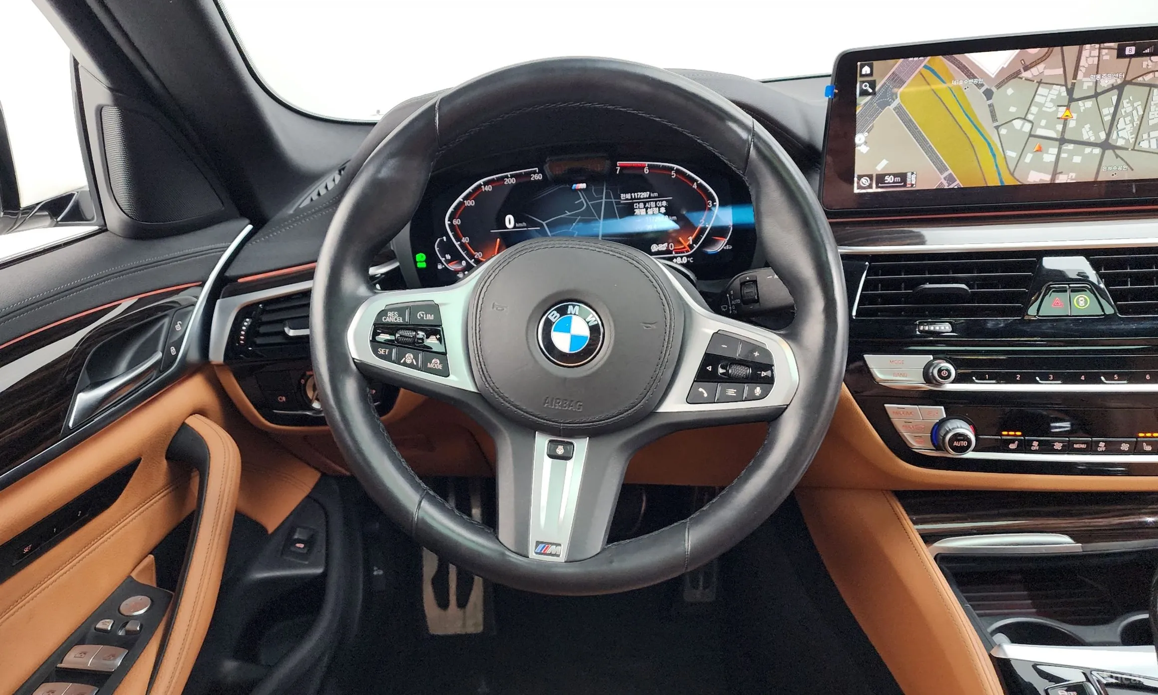 BMW 5 Series (G30) превью 13