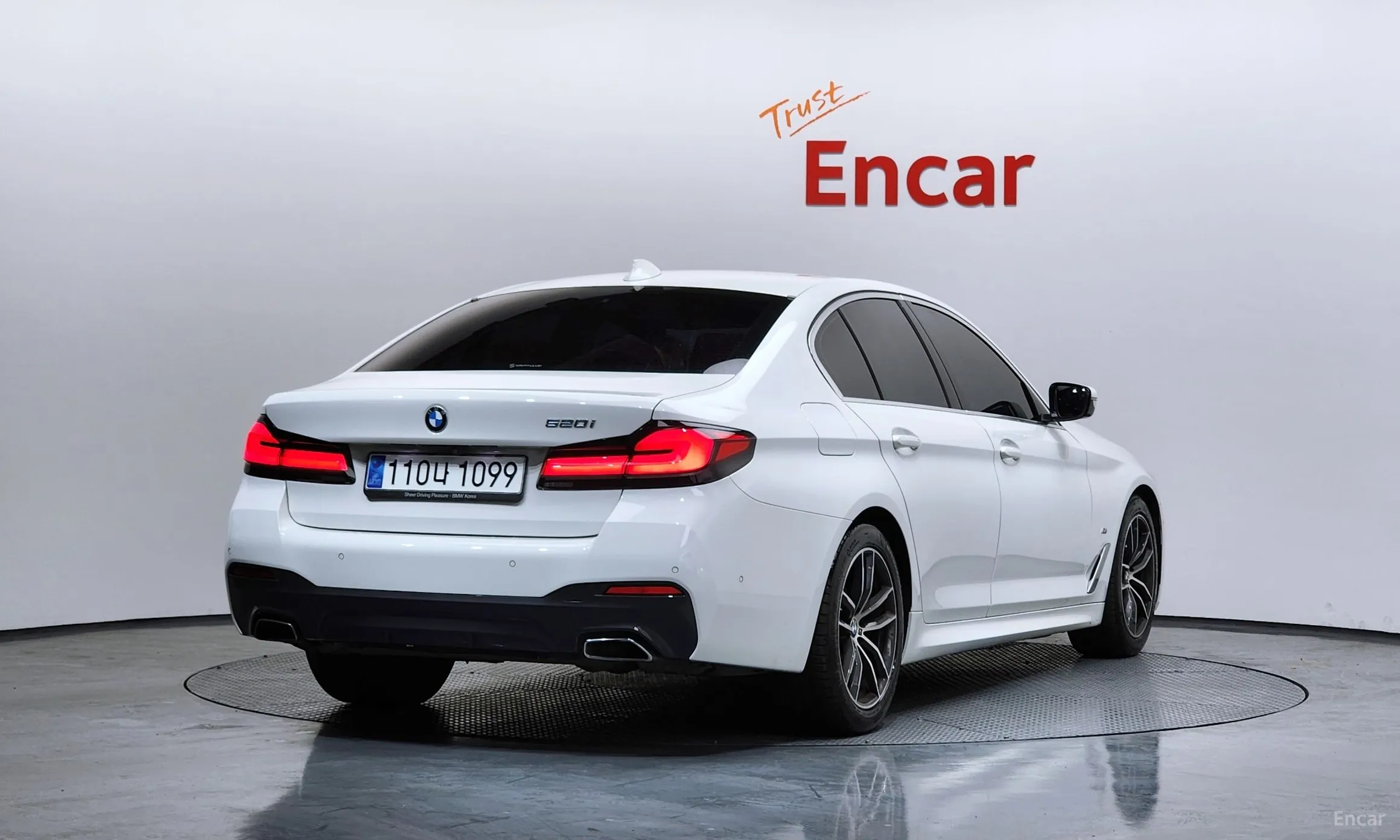 BMW 5 Series (G30) превью 2