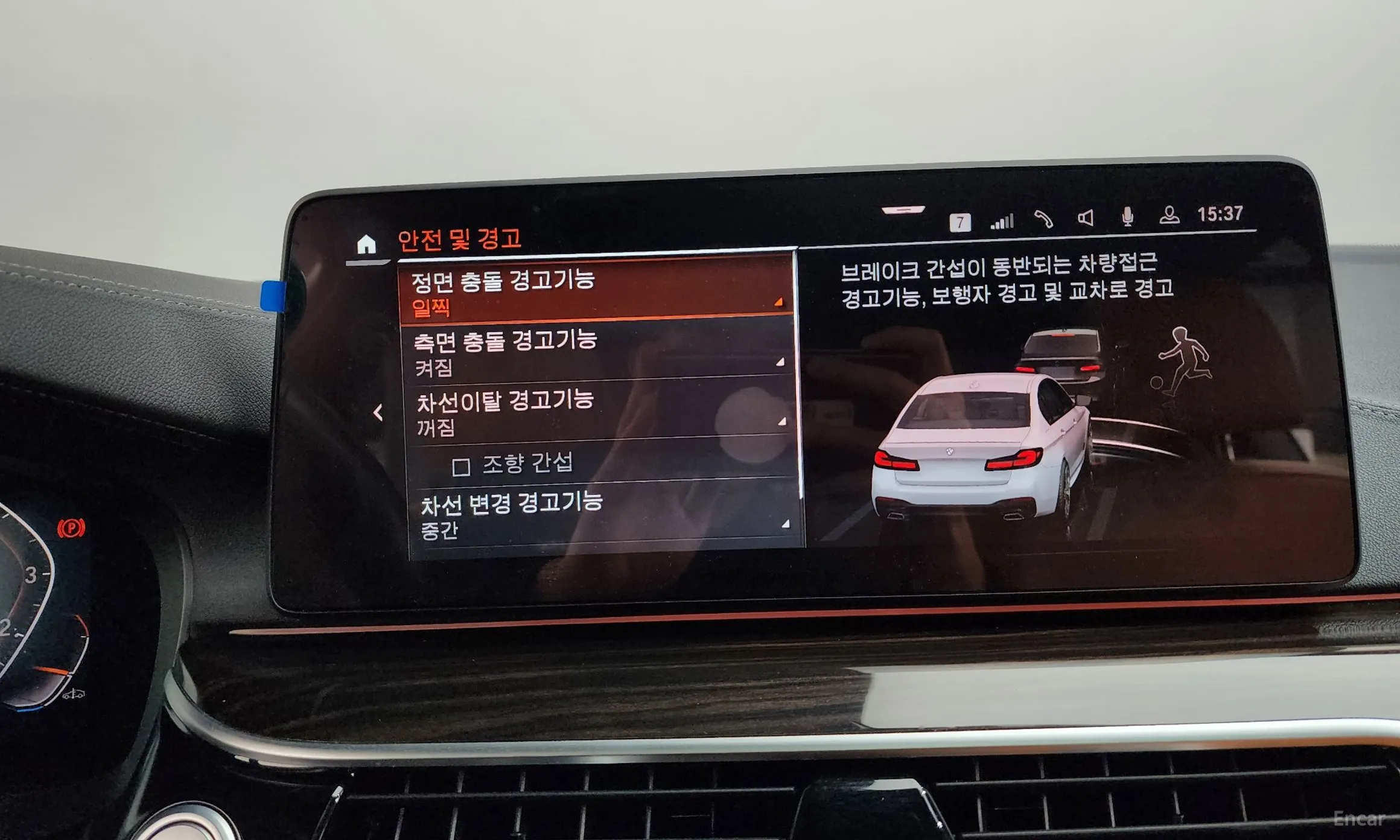 BMW 5 Series (G30) превью 16