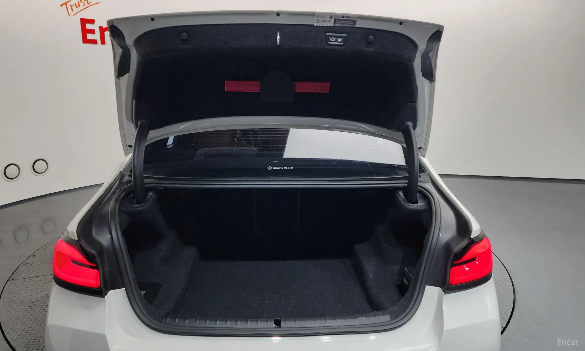 BMW 5 Series (G30) превью 20
