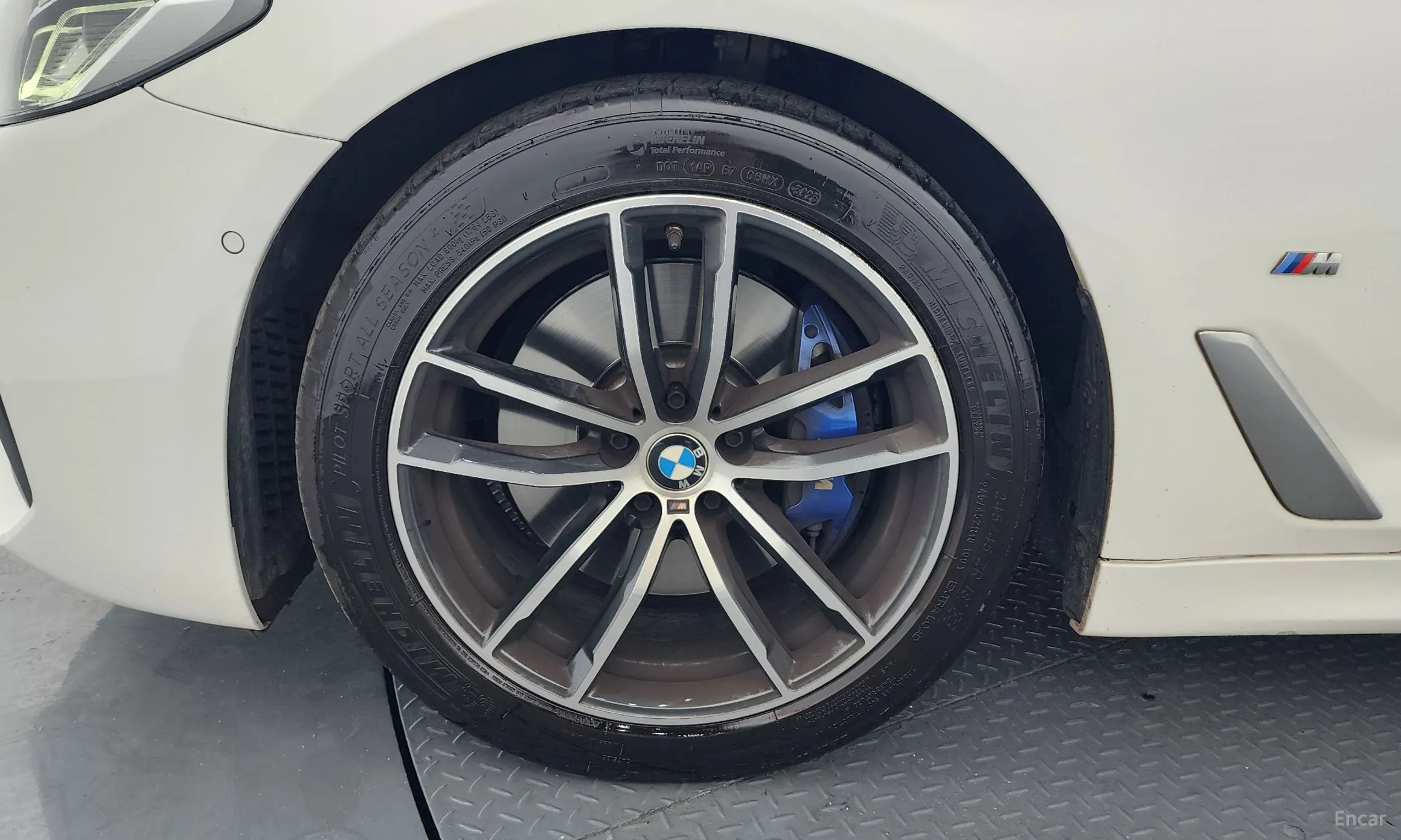 BMW 5 Series (G30) превью 5