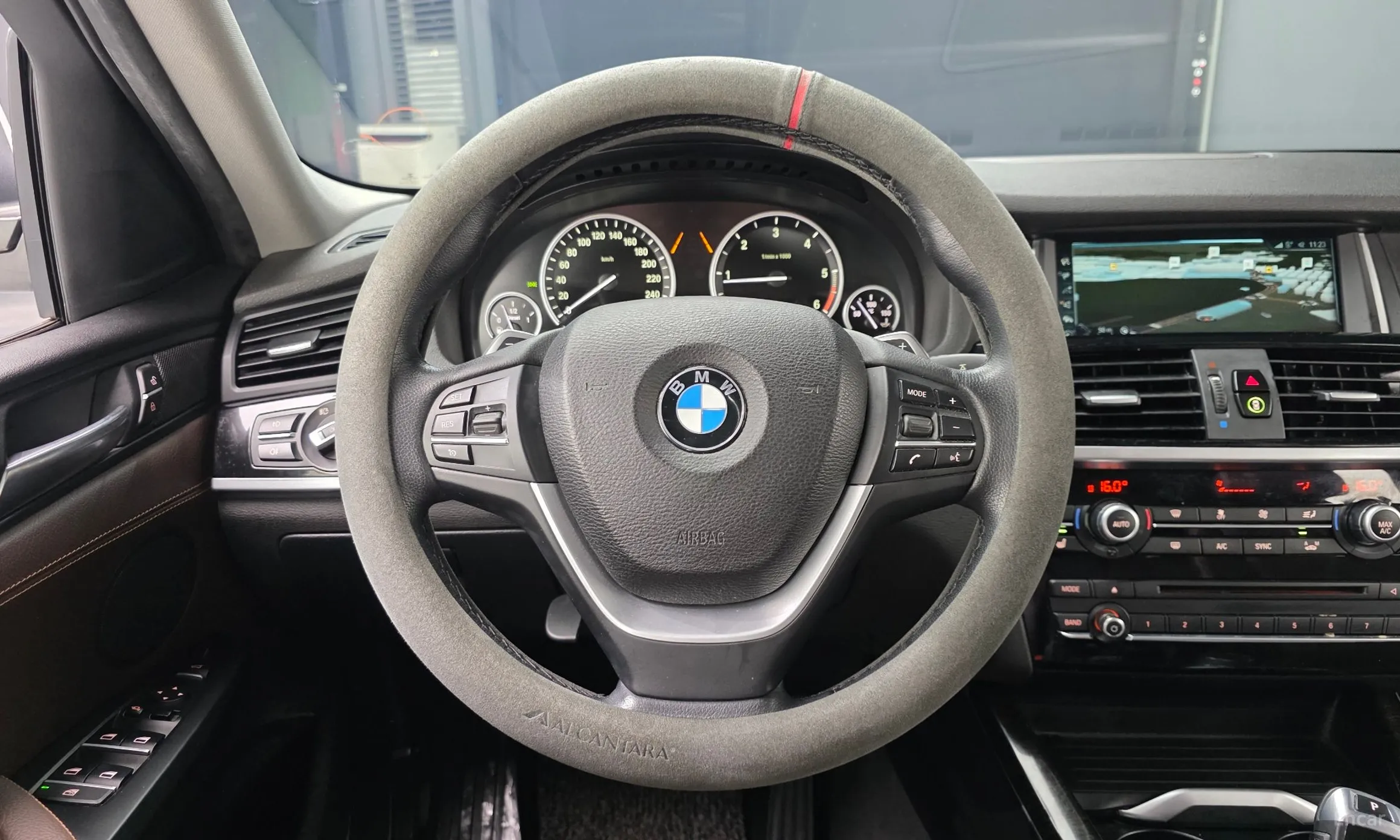 BMW X4 (F26) превью 13