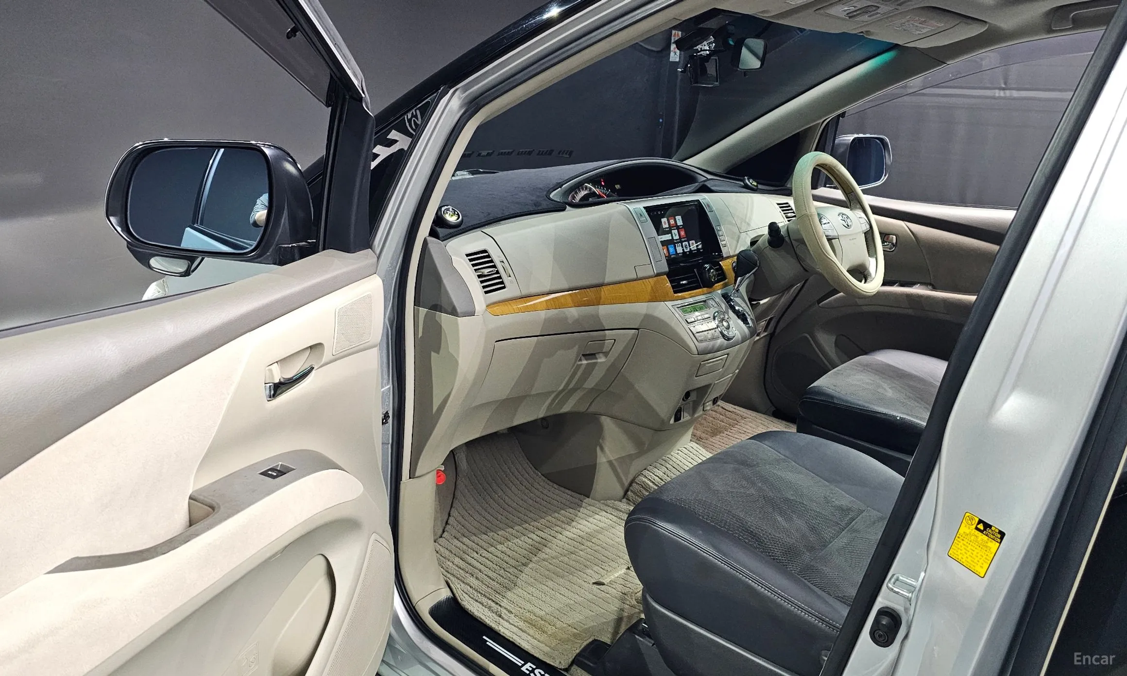 Toyota Estima превью 11