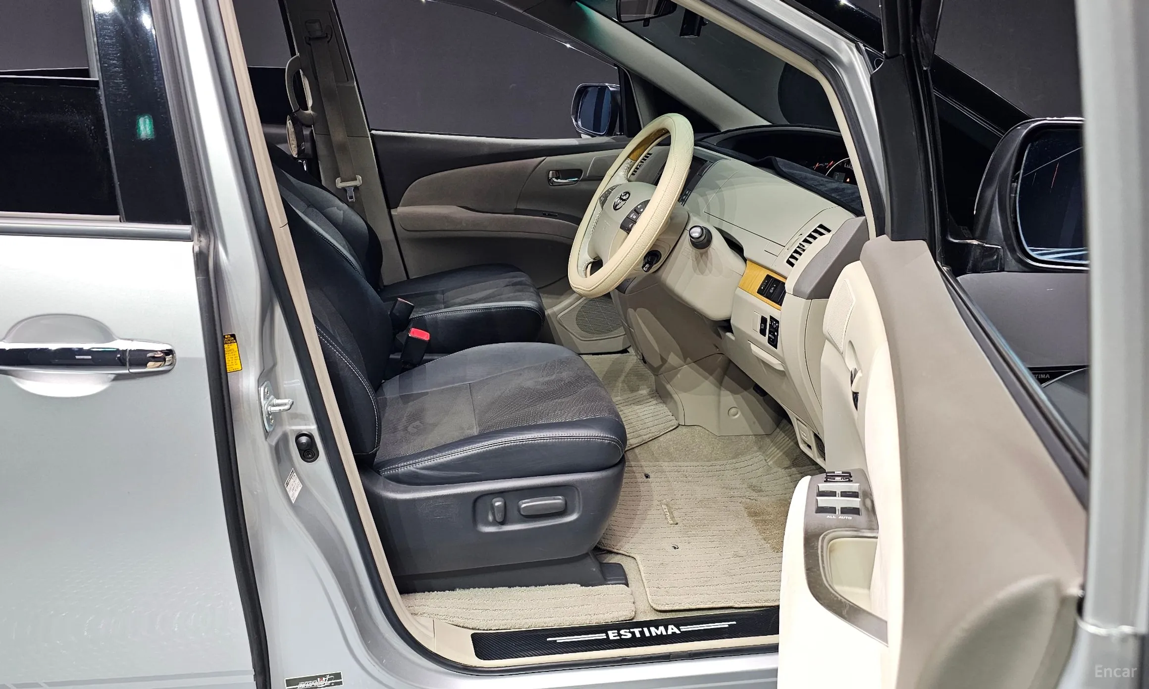 Toyota Estima превью 12