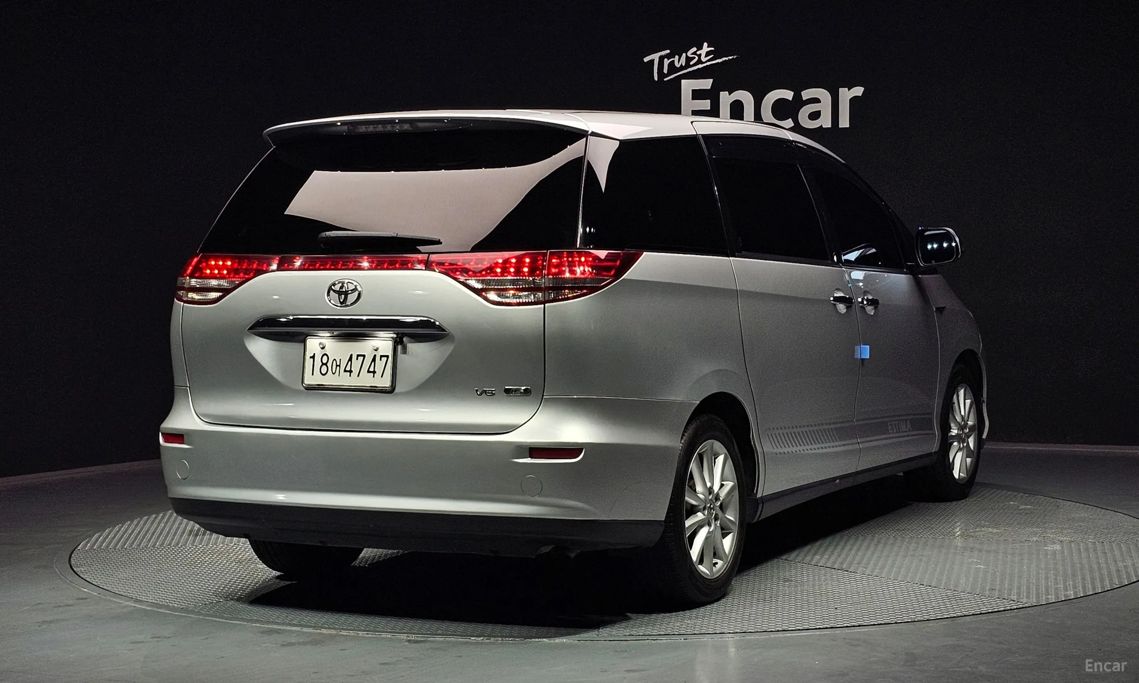 Toyota Estima превью 2