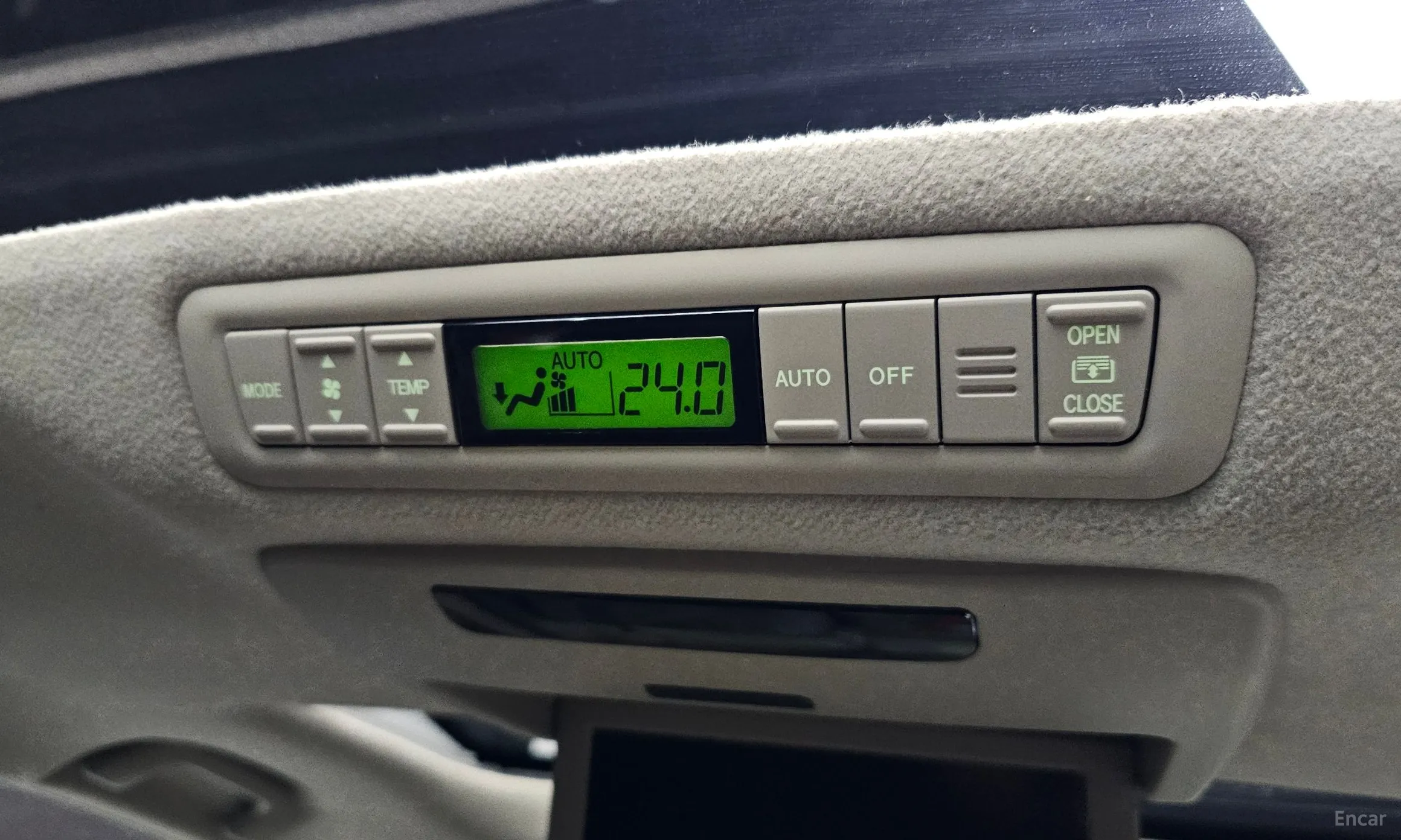 Toyota Estima превью 18