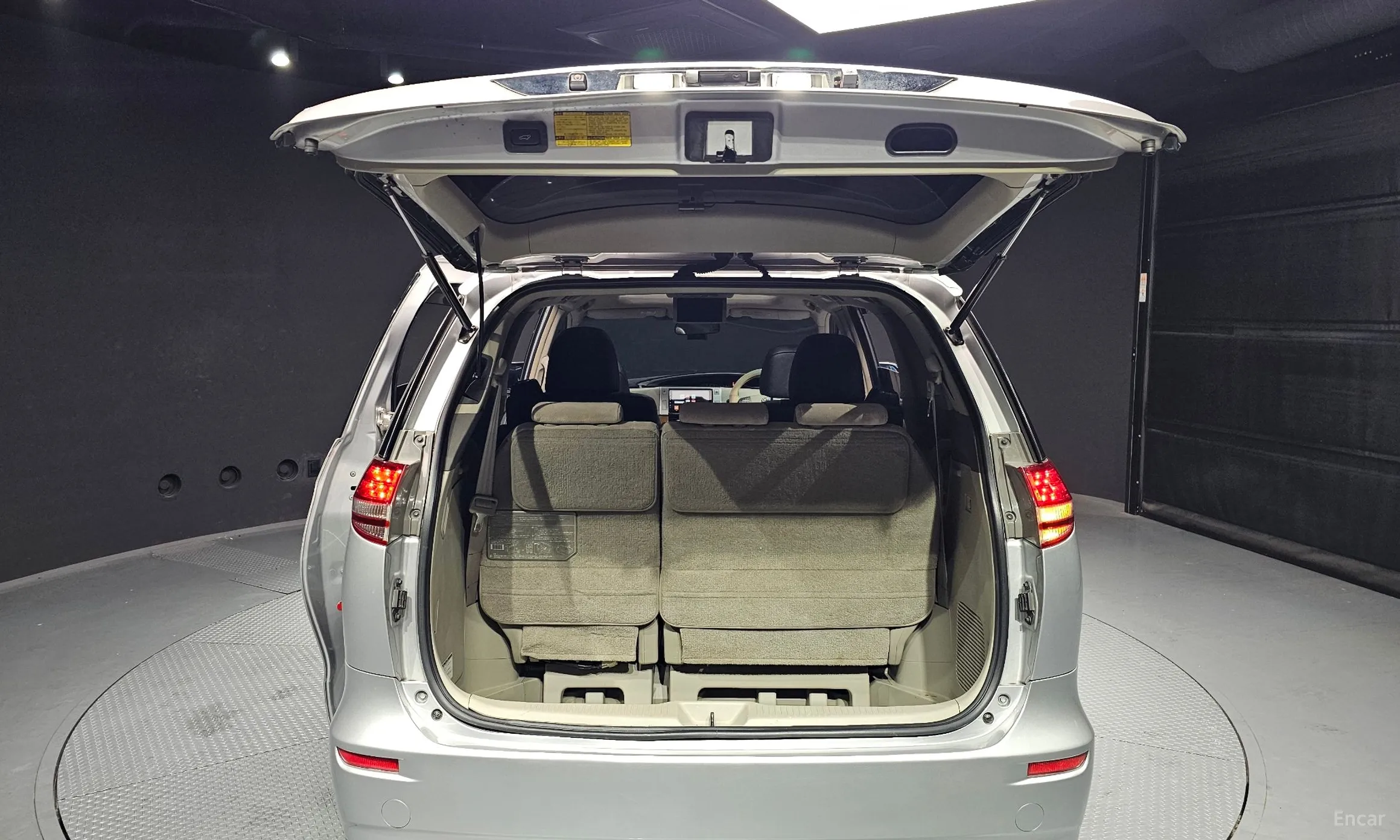 Toyota Estima превью 20