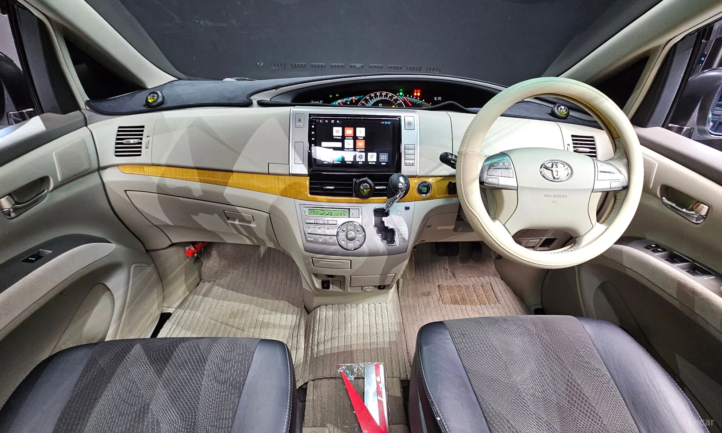 Toyota Estima превью 7