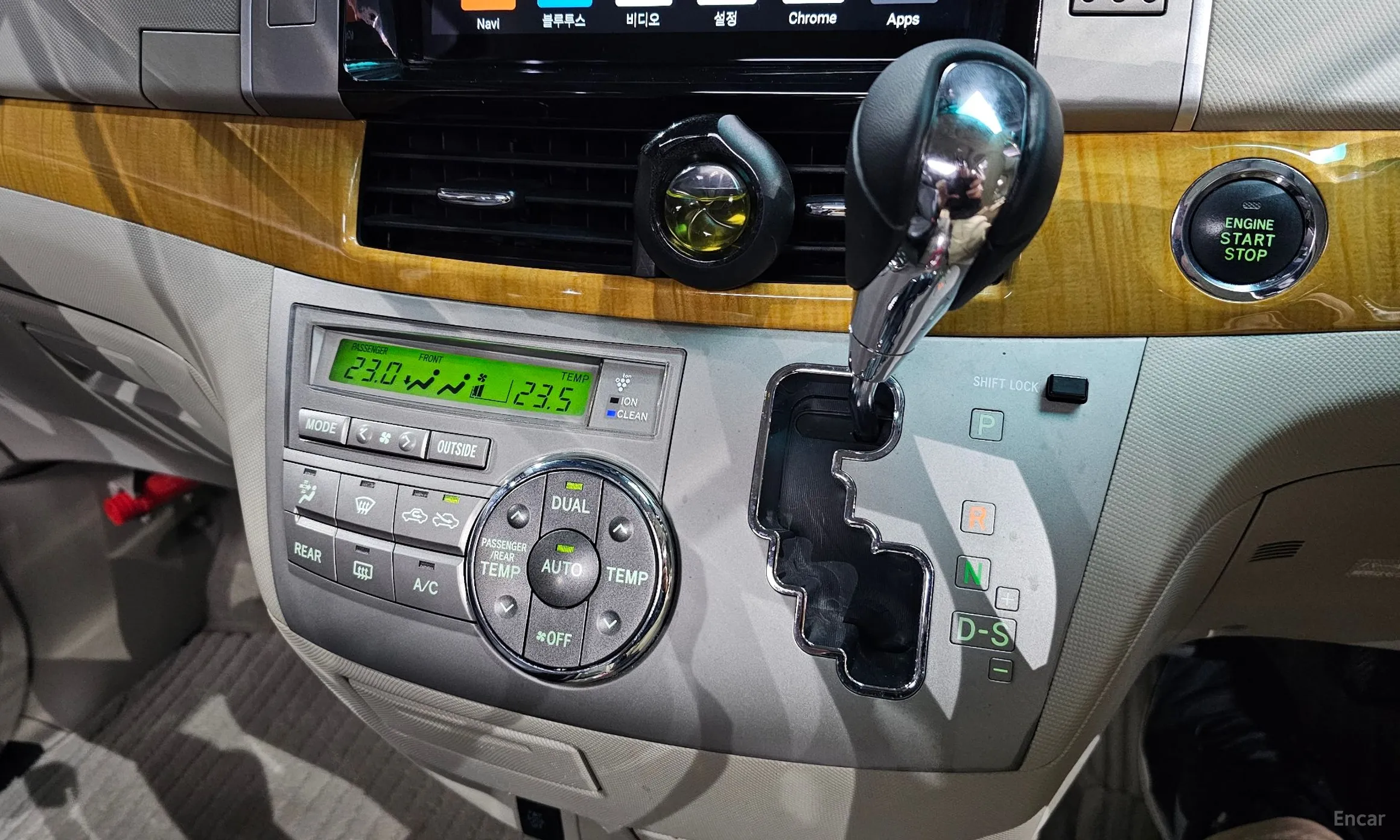 Toyota Estima превью 9