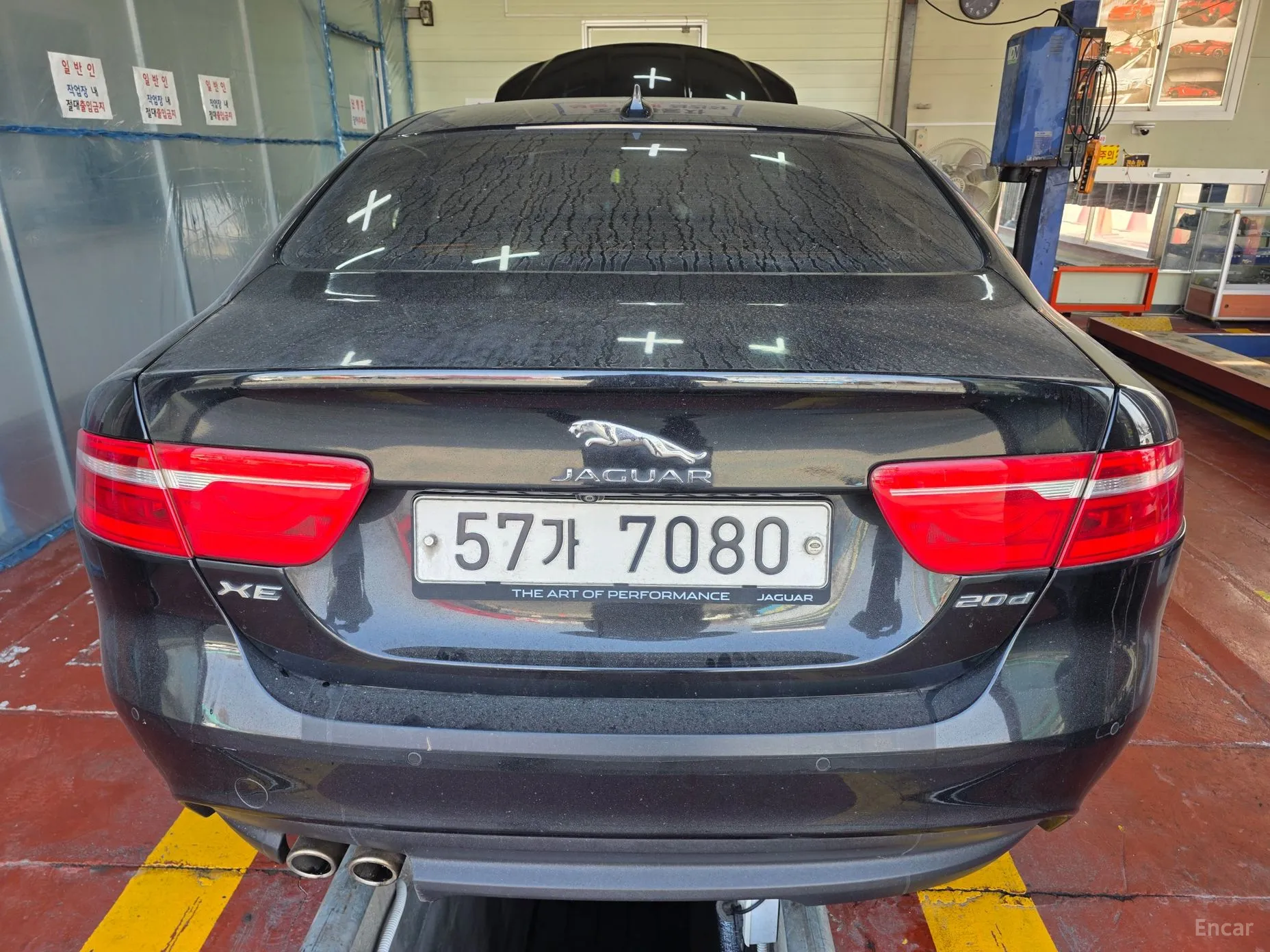 Jaguar XE превью 12