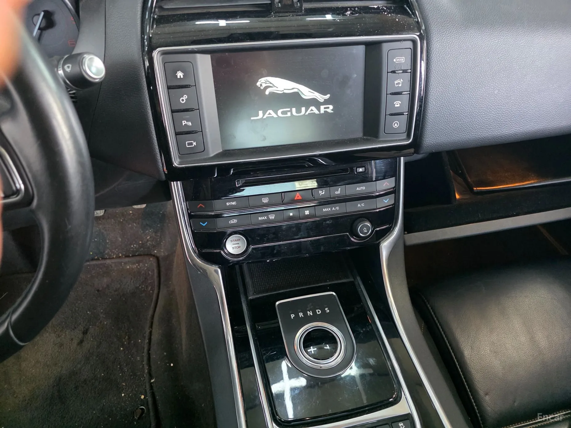 Jaguar XE превью 15