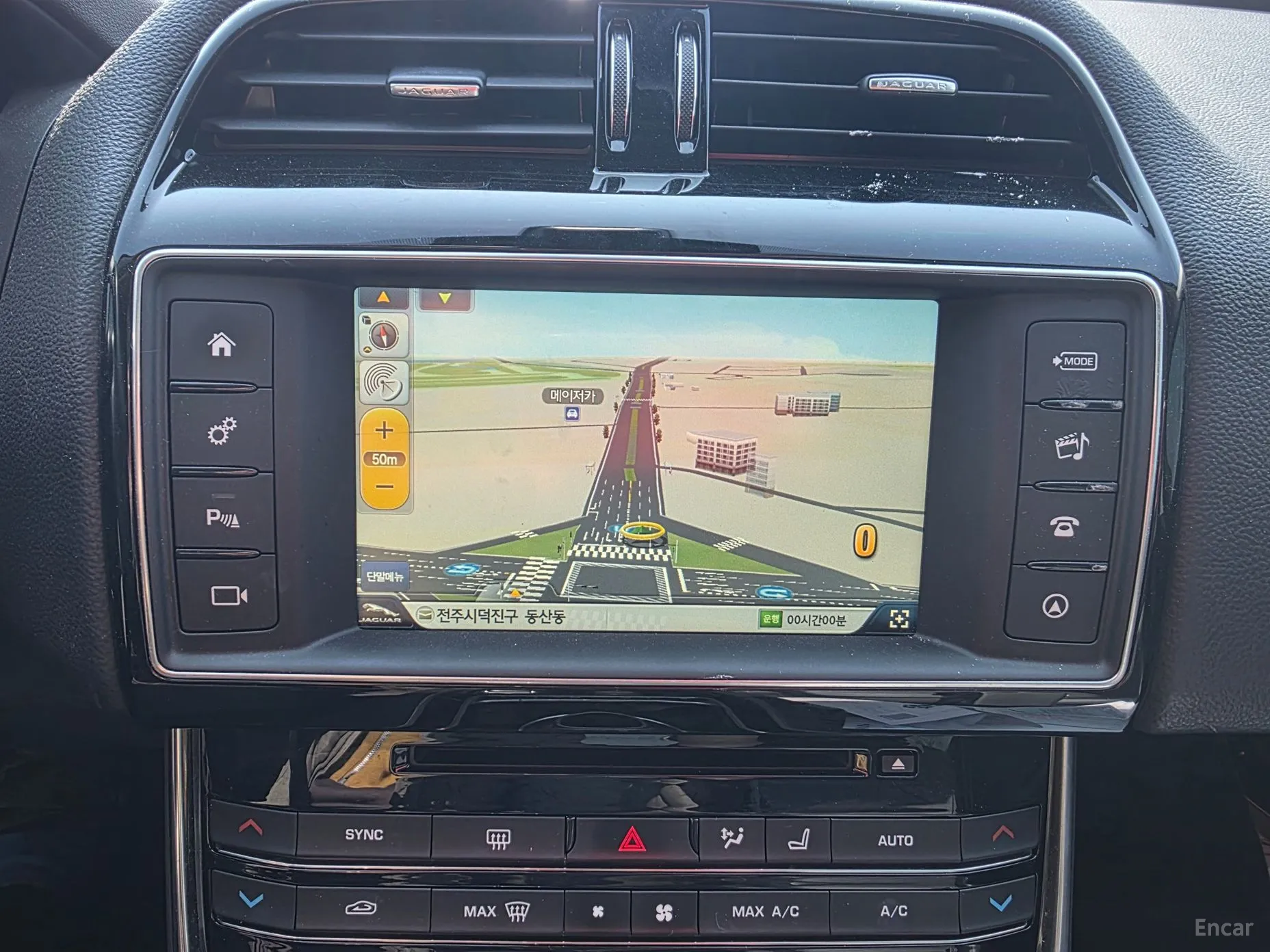 Jaguar XE превью 18
