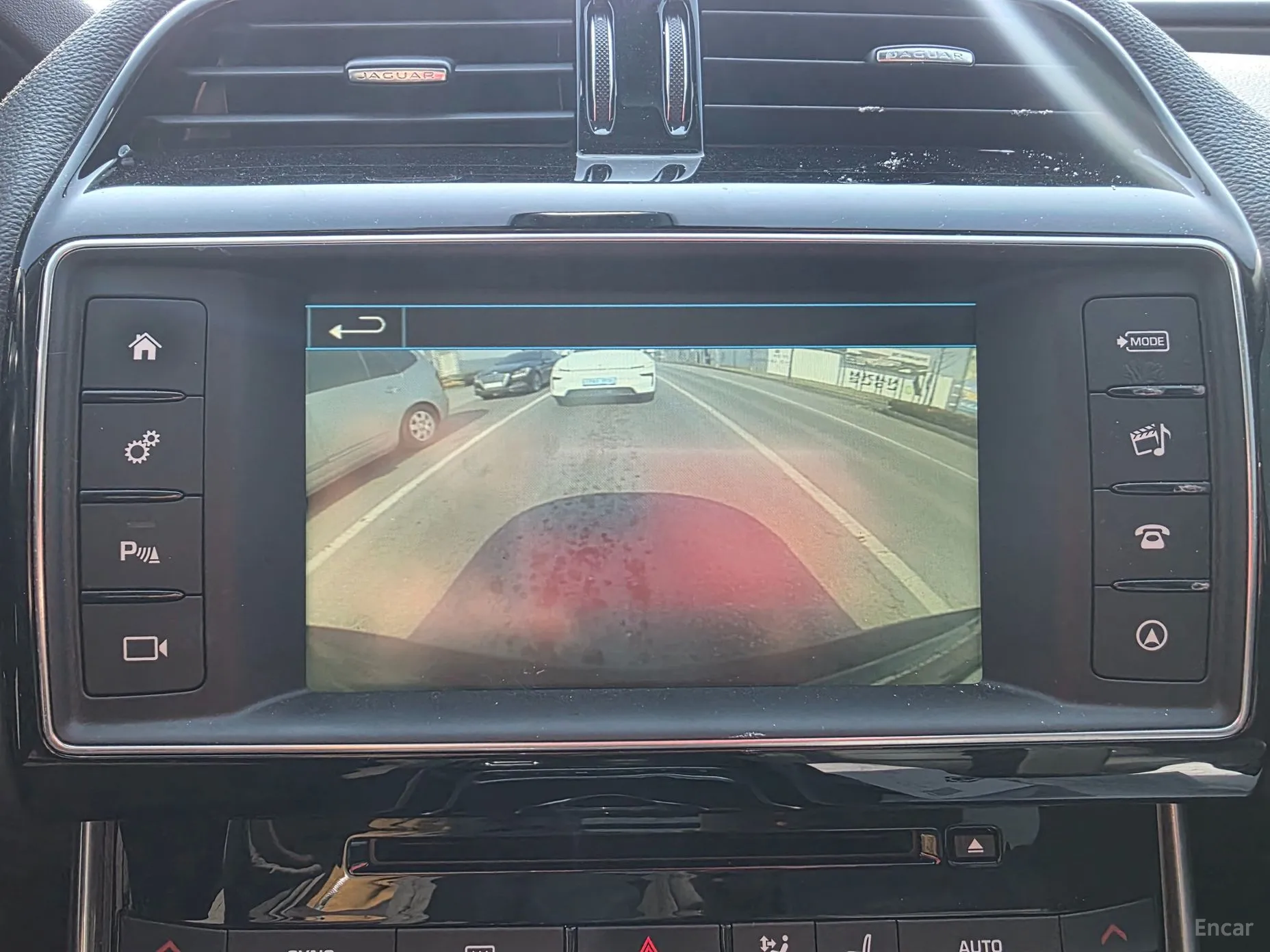 Jaguar XE превью 19