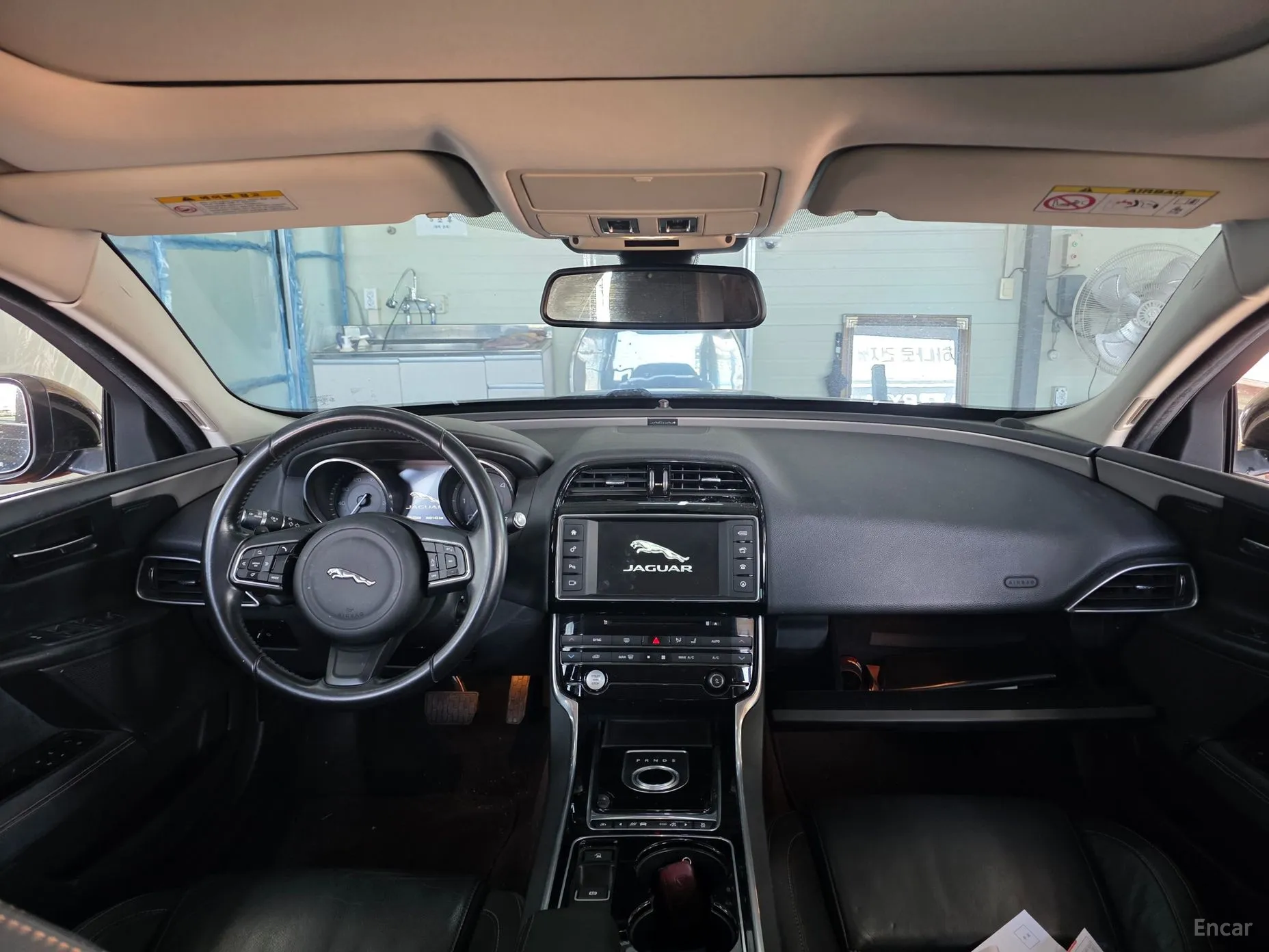 Jaguar XE превью 3