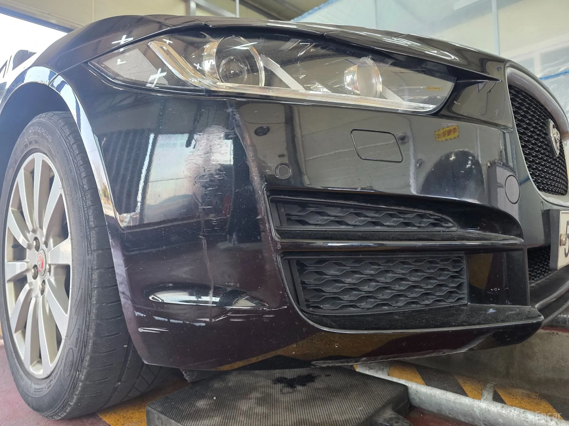 Jaguar XE превью 5