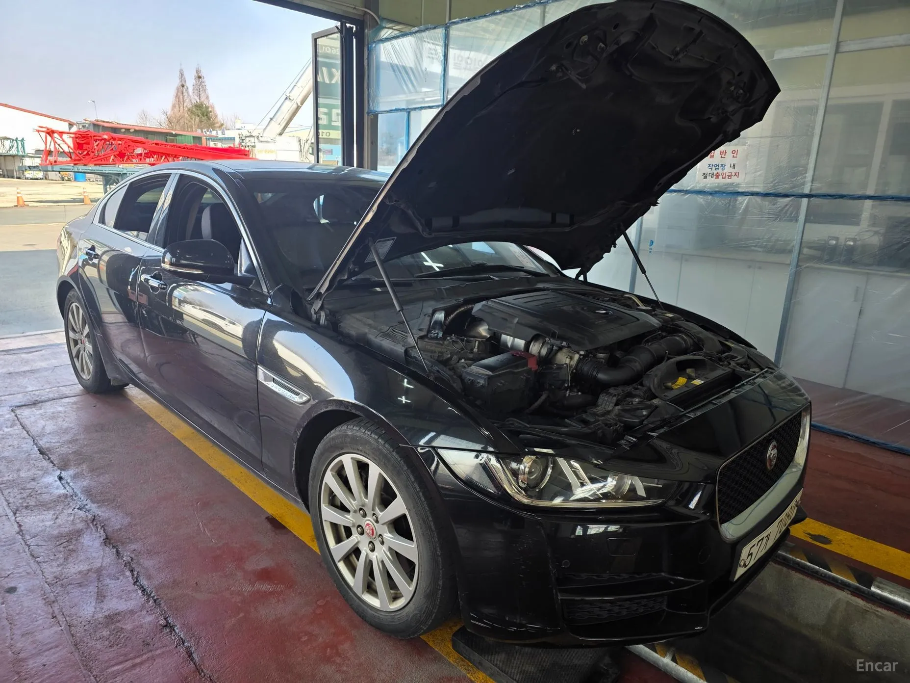 Jaguar XE превью 6