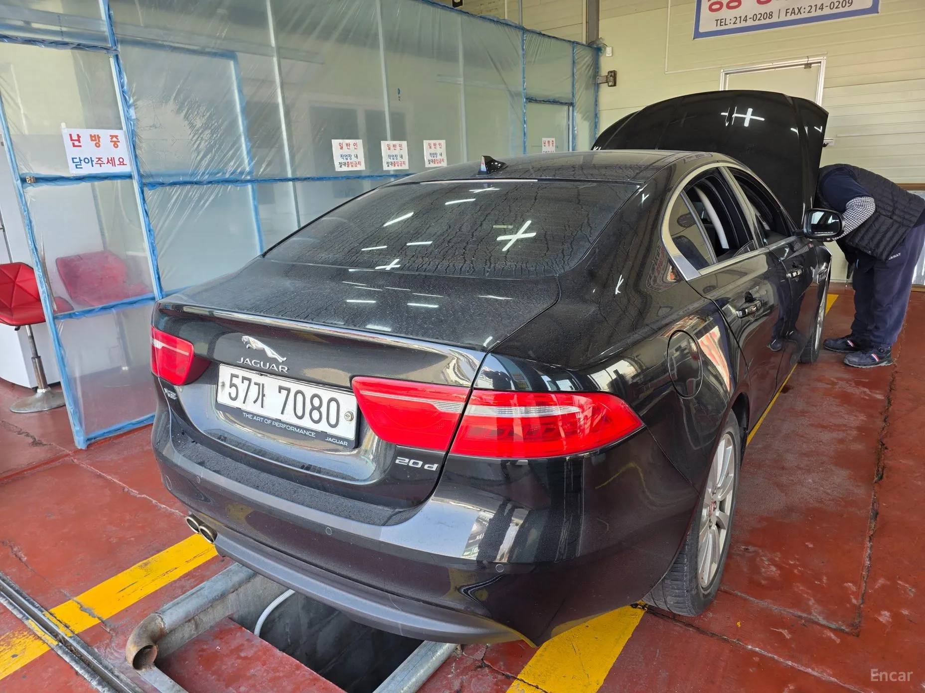 Jaguar XE превью 9