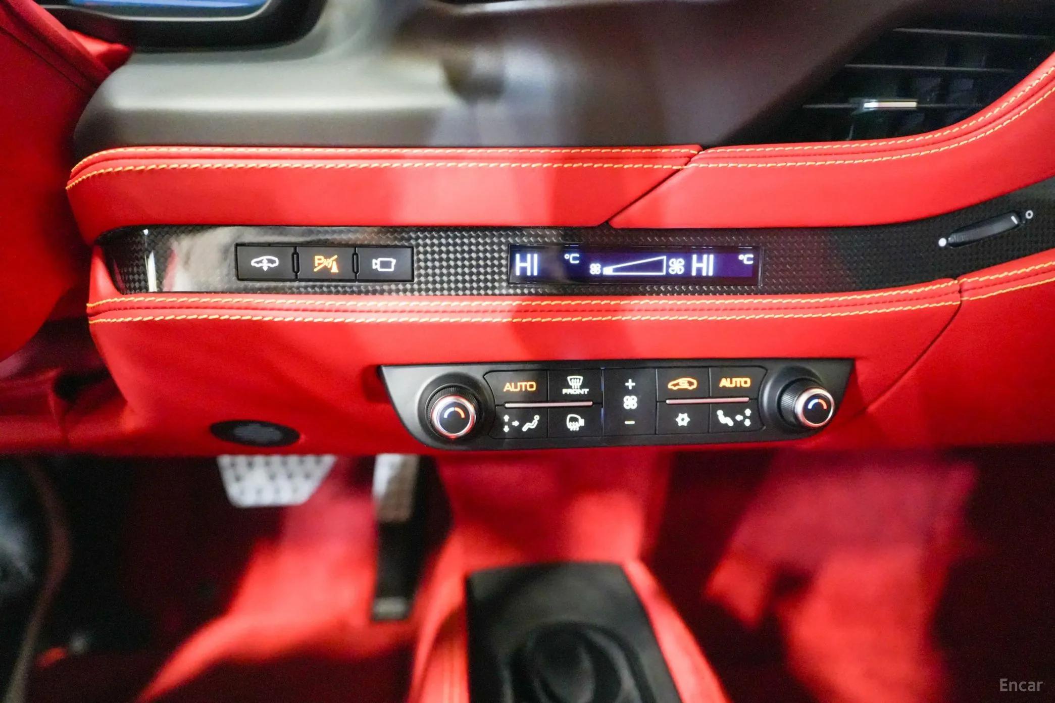Ferrari F8 Tributo превью 12