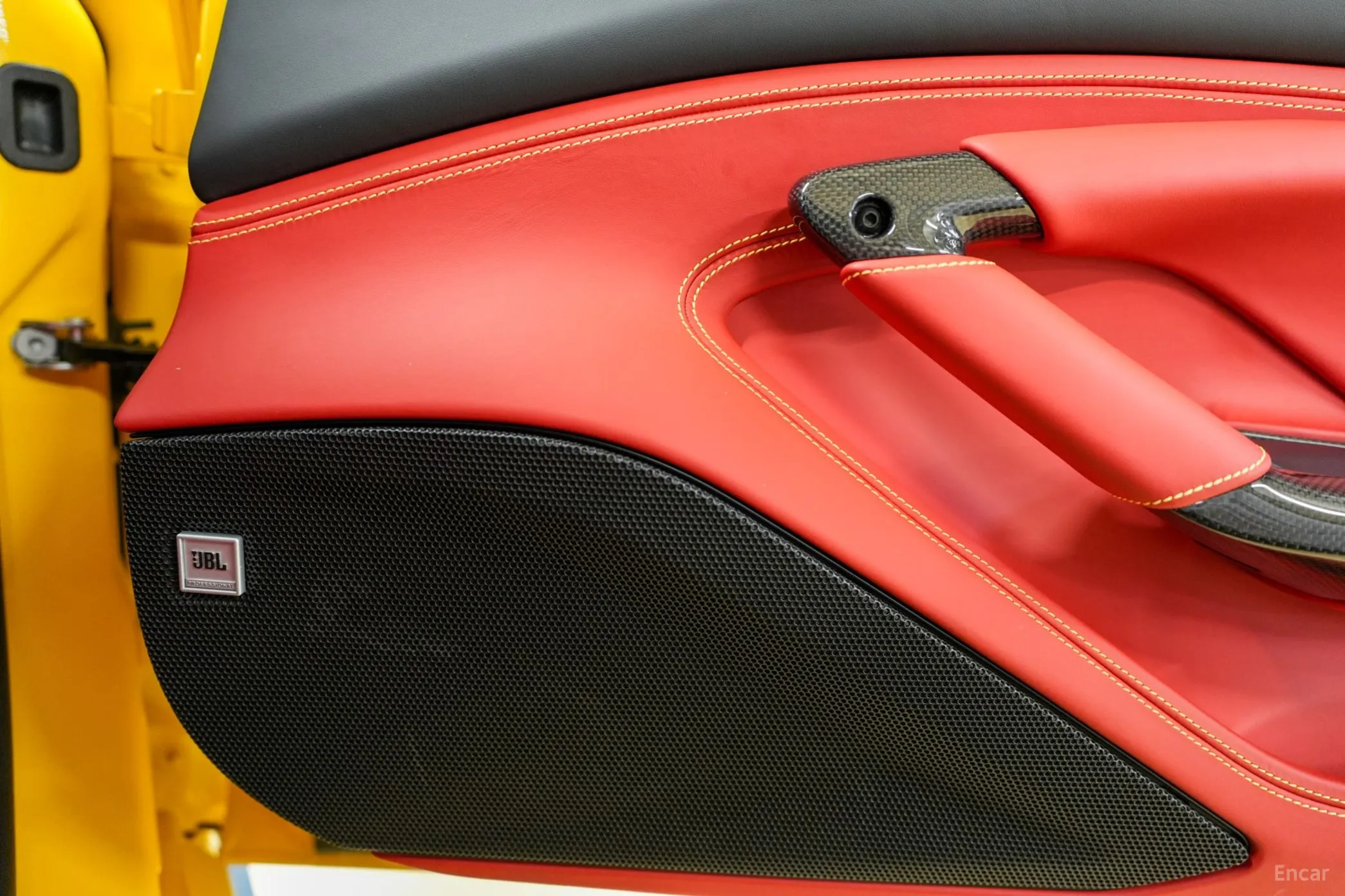 Ferrari F8 Tributo превью 17