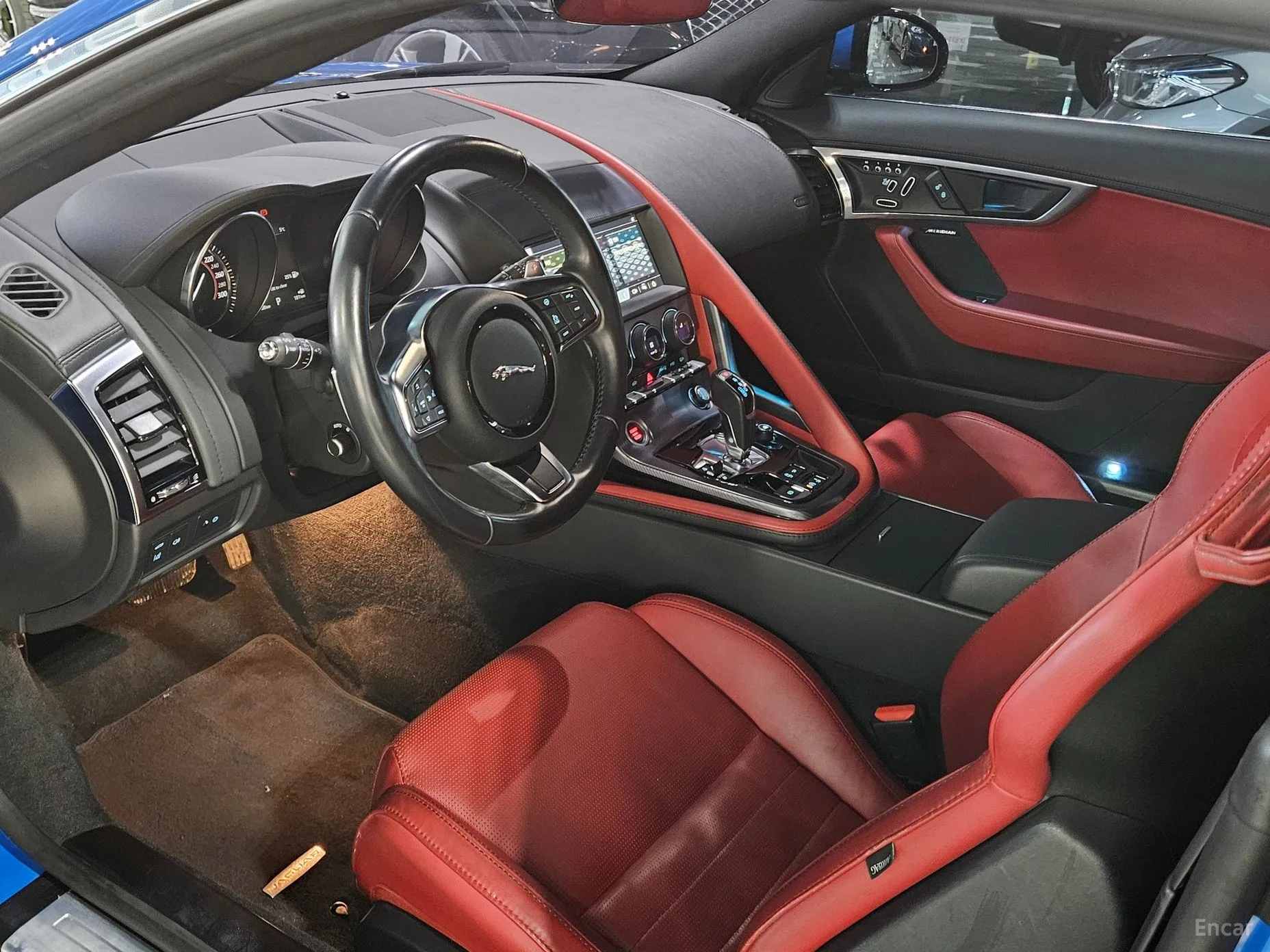 Jaguar F-TYPE превью 10