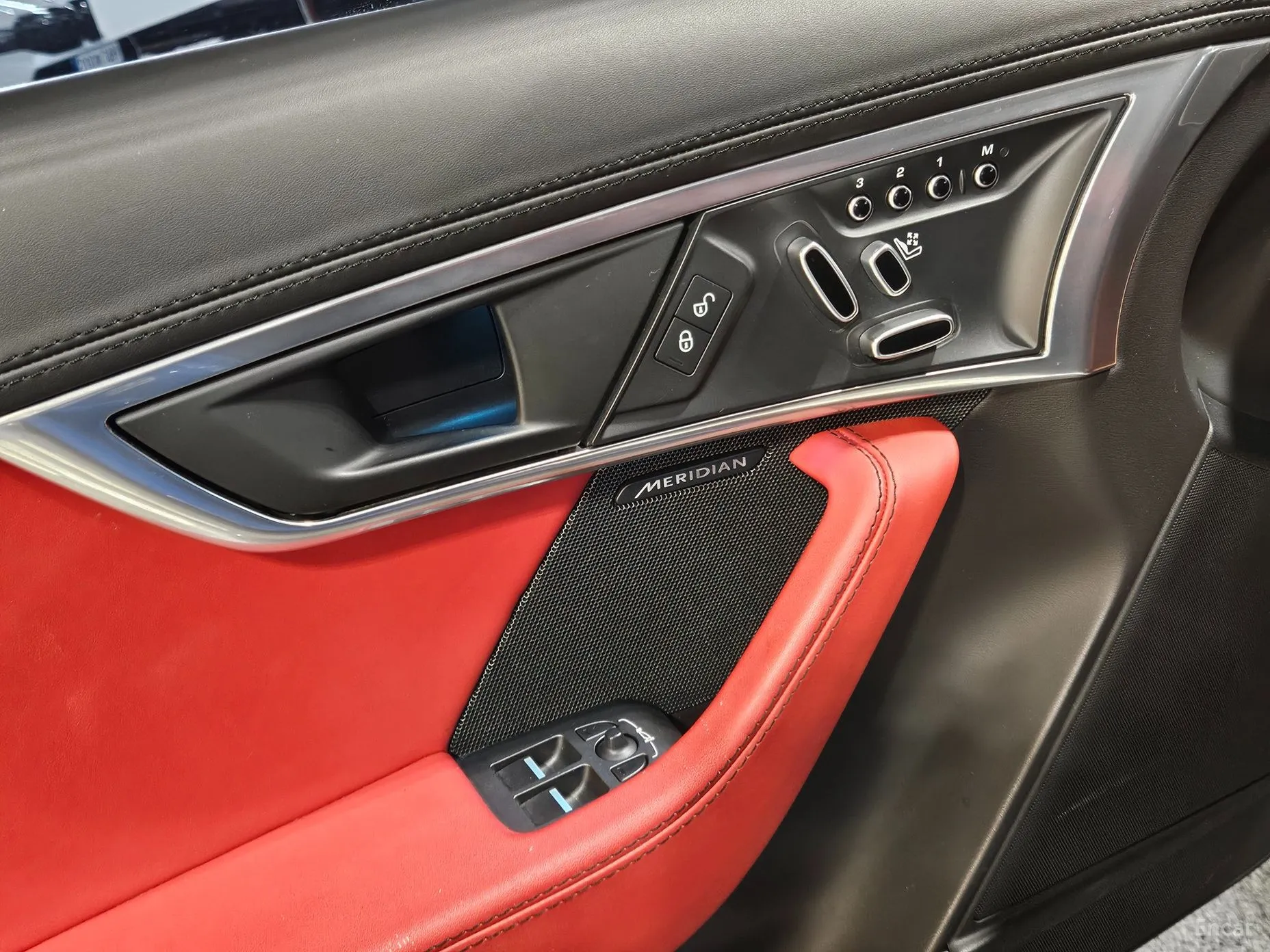 Jaguar F-TYPE превью 12