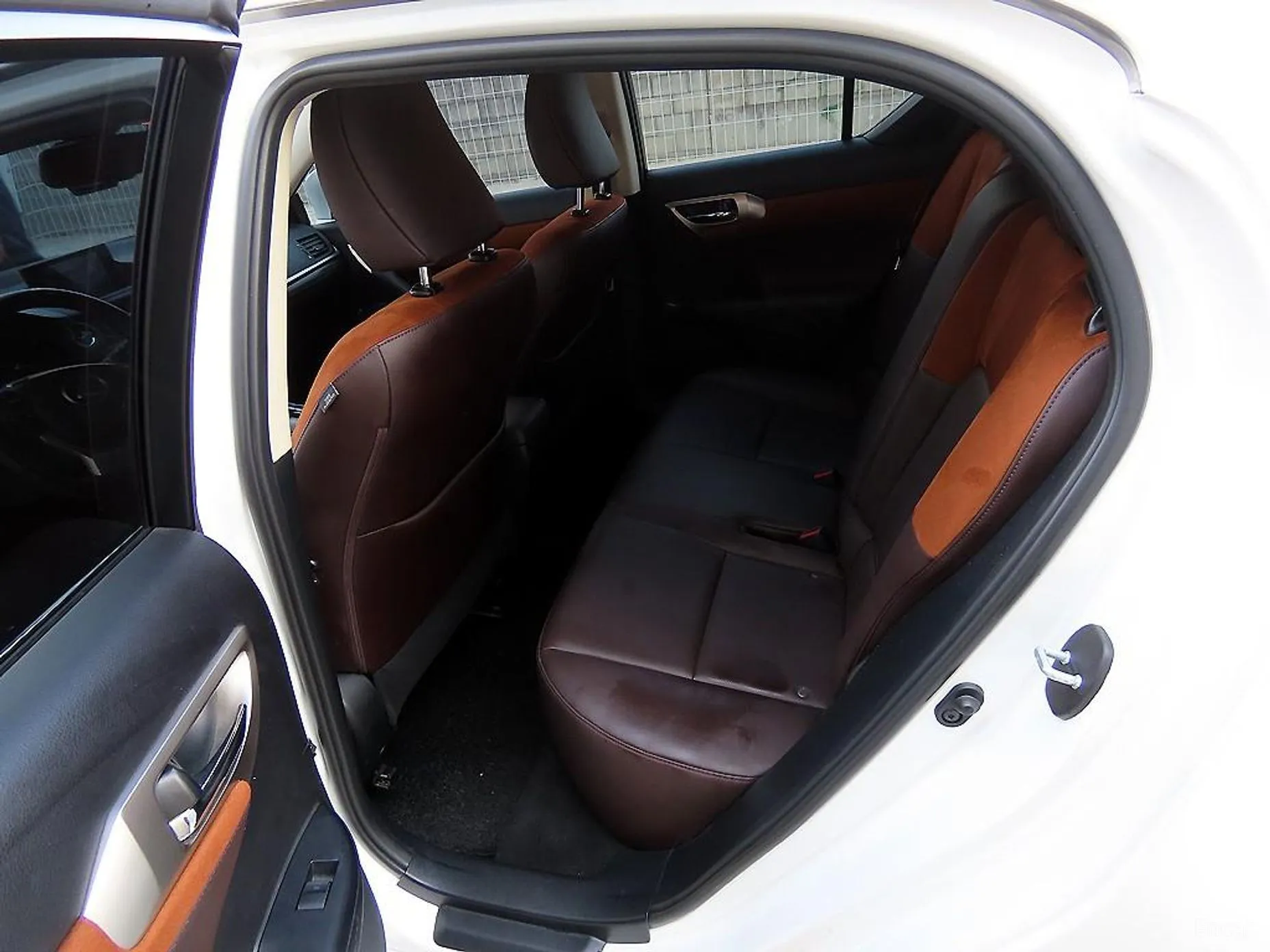 Lexus CT200h превью 6