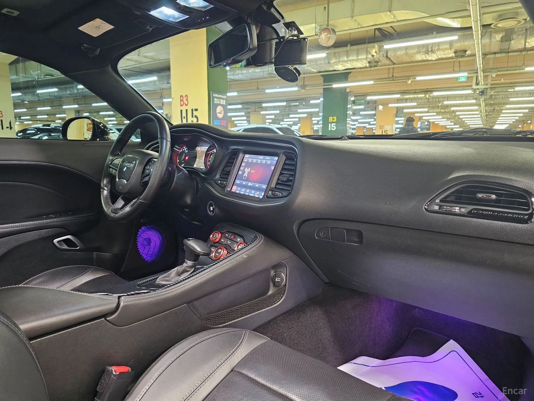 Dodge Challenger превью 10