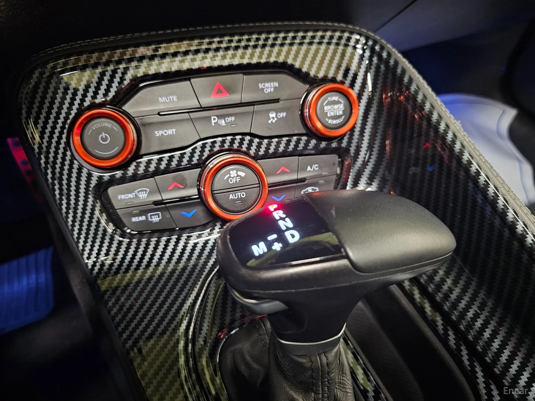 Dodge Challenger превью 19