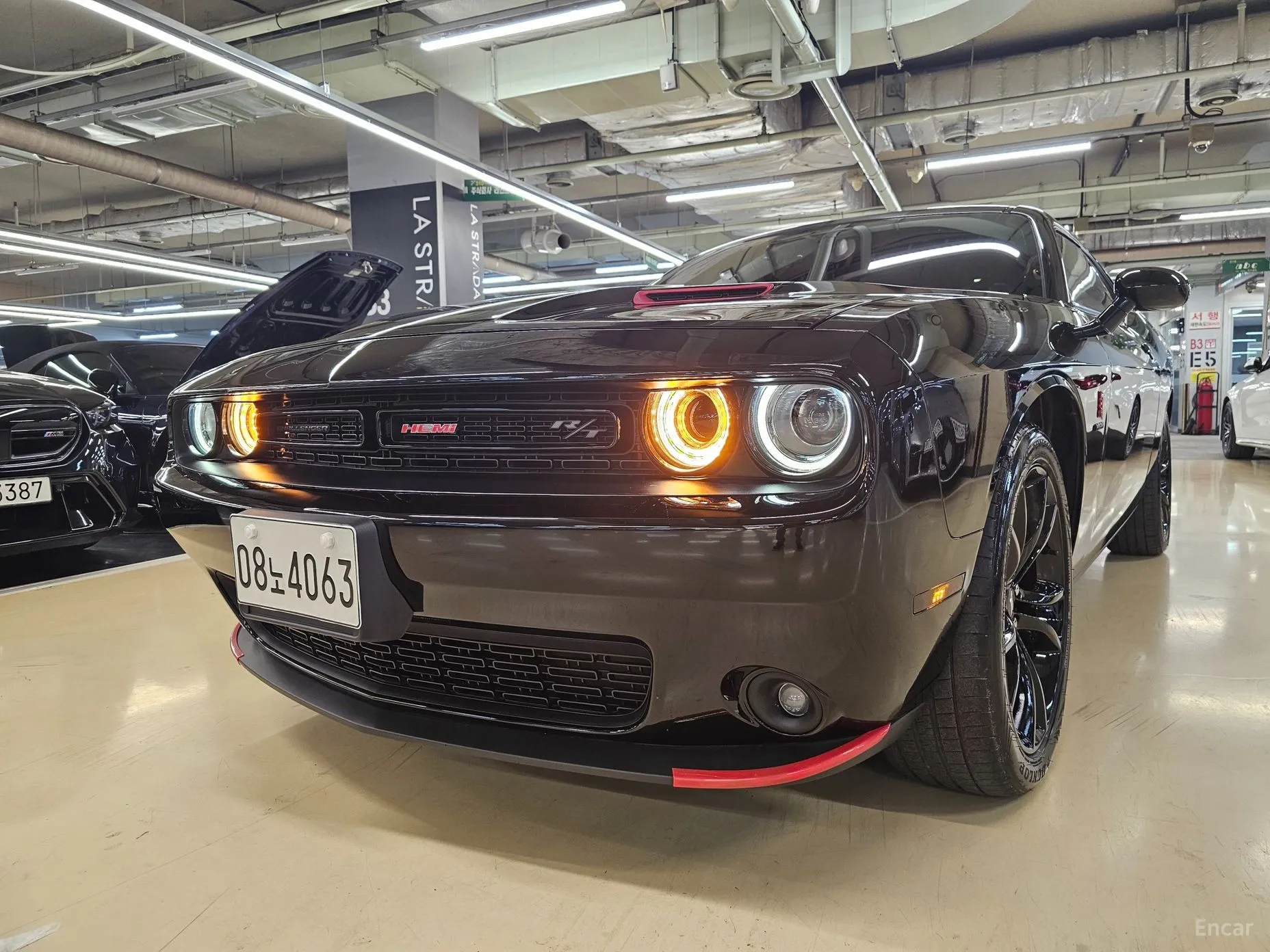 Dodge Challenger превью 20