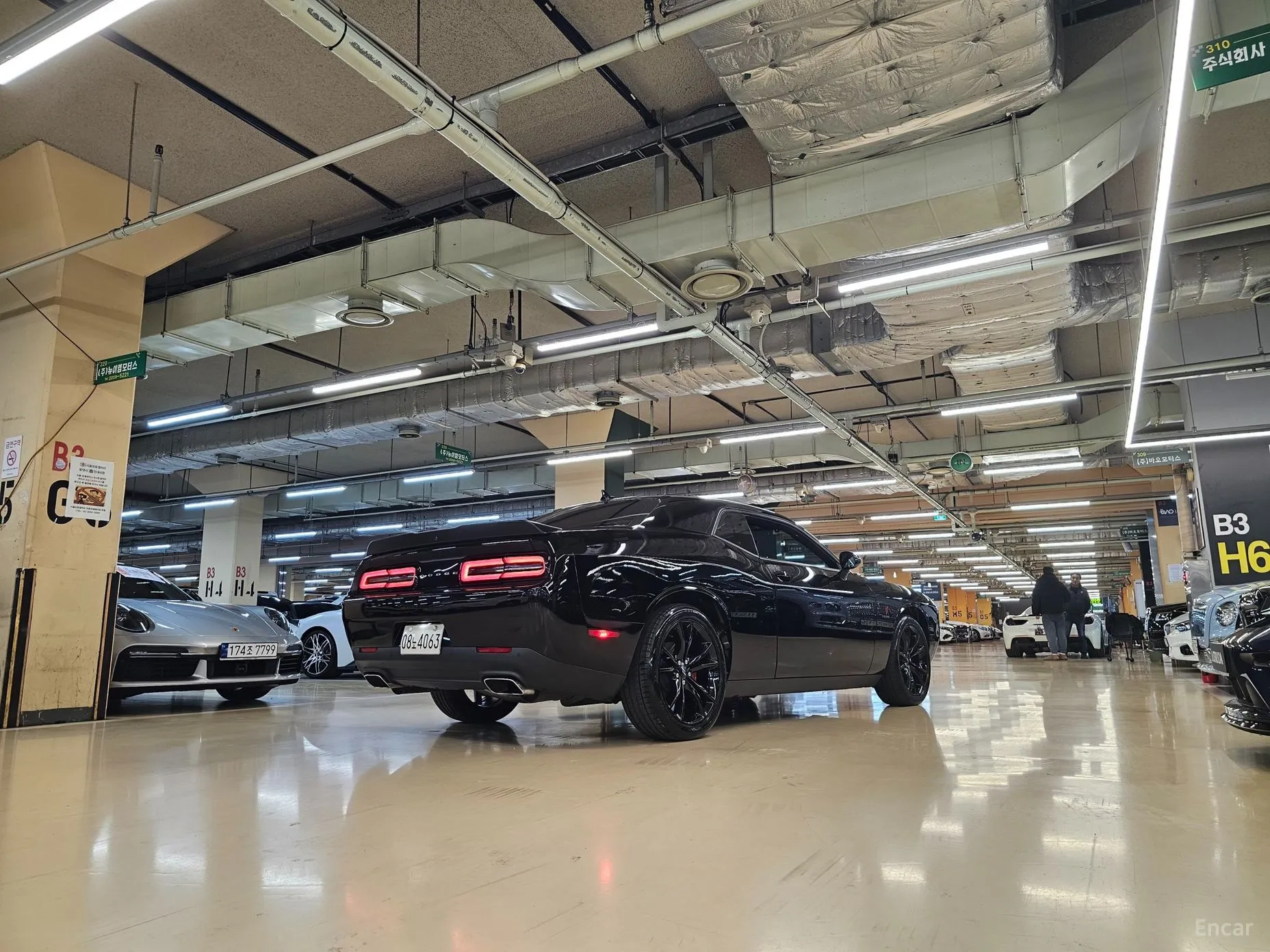 Dodge Challenger превью 4