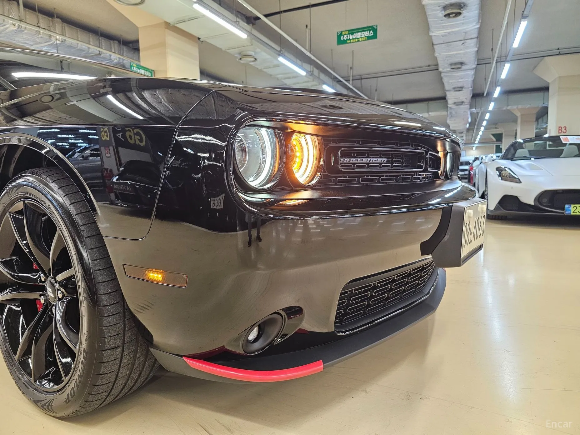 Dodge Challenger превью 6