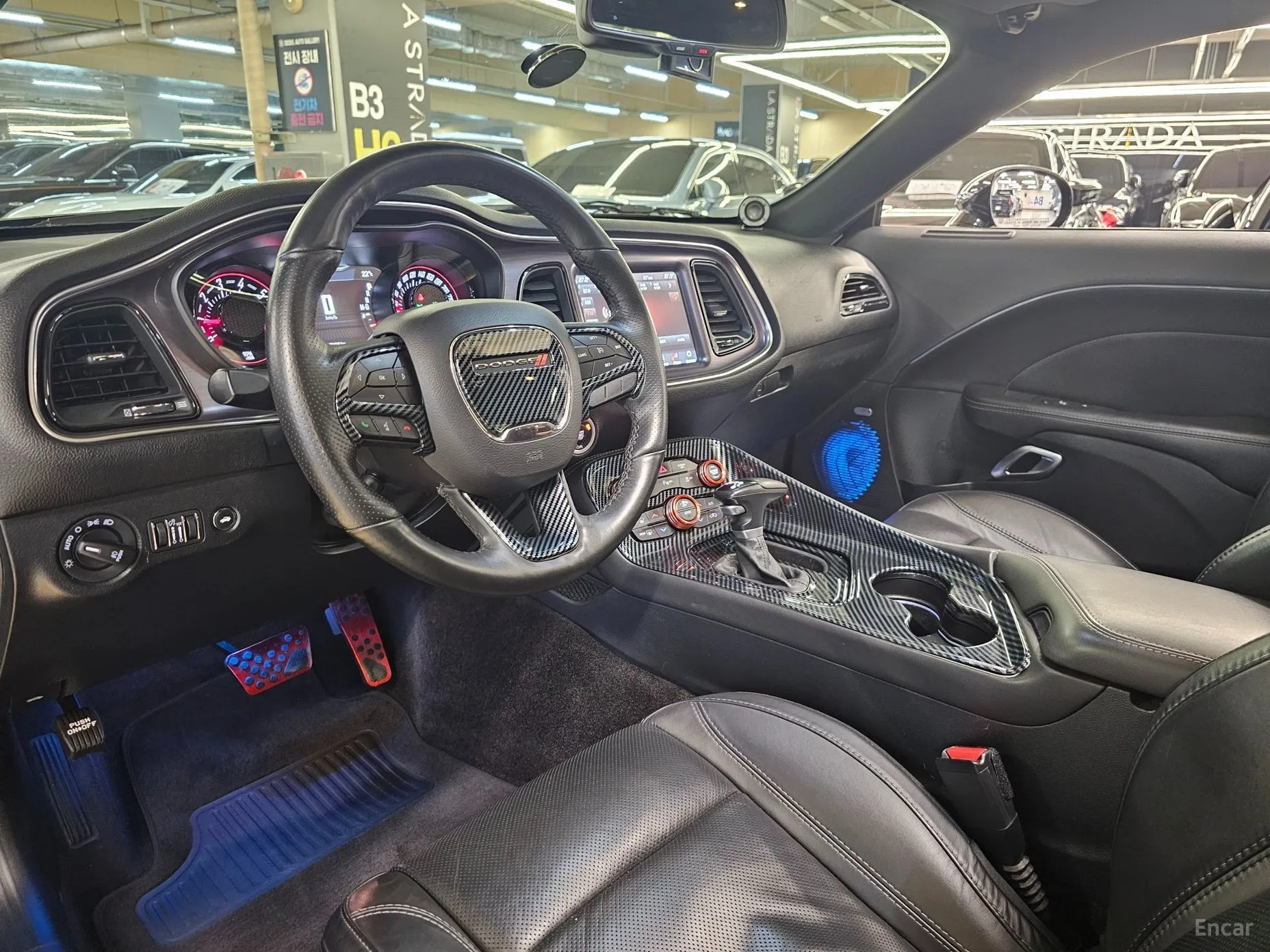 Dodge Challenger превью 7