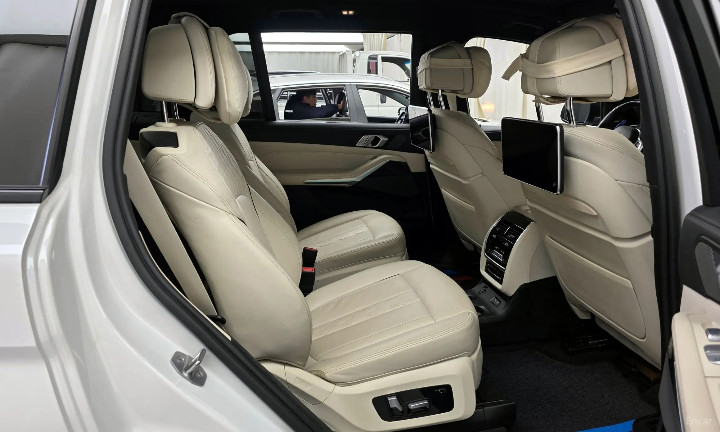 BMW X7 (G07) превью 12