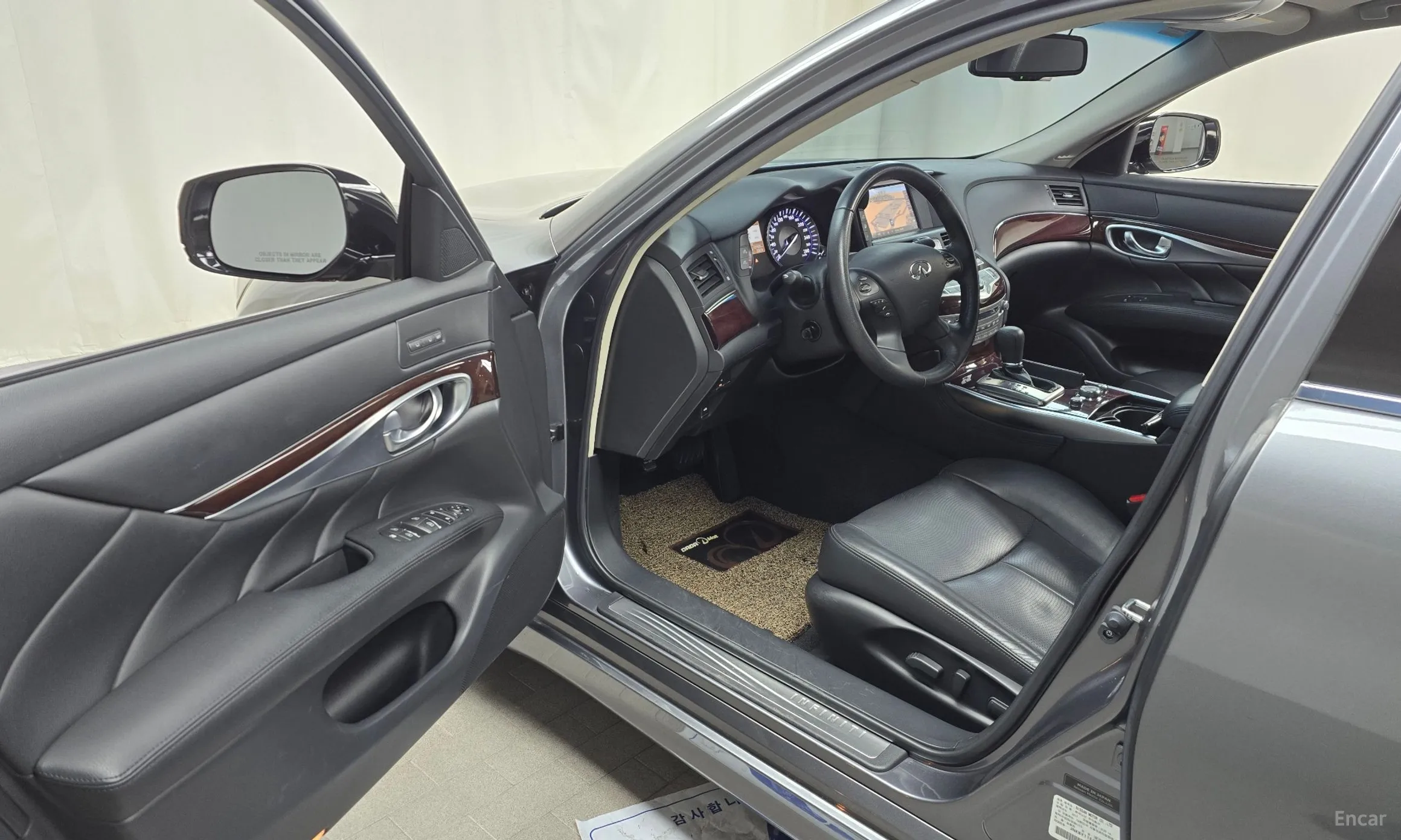 Infiniti Q70 превью 10
