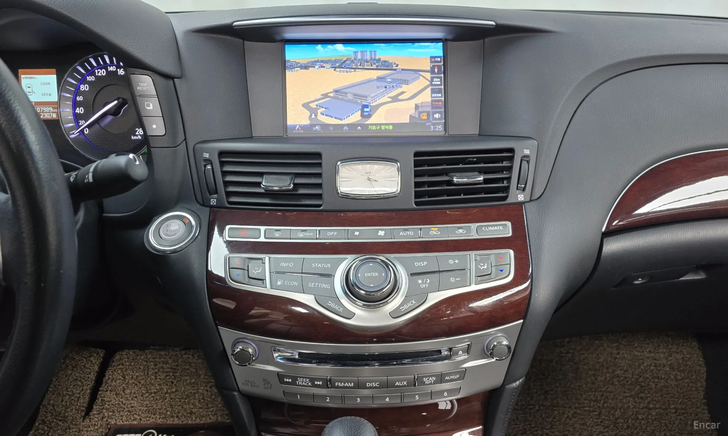 Infiniti Q70 превью 14