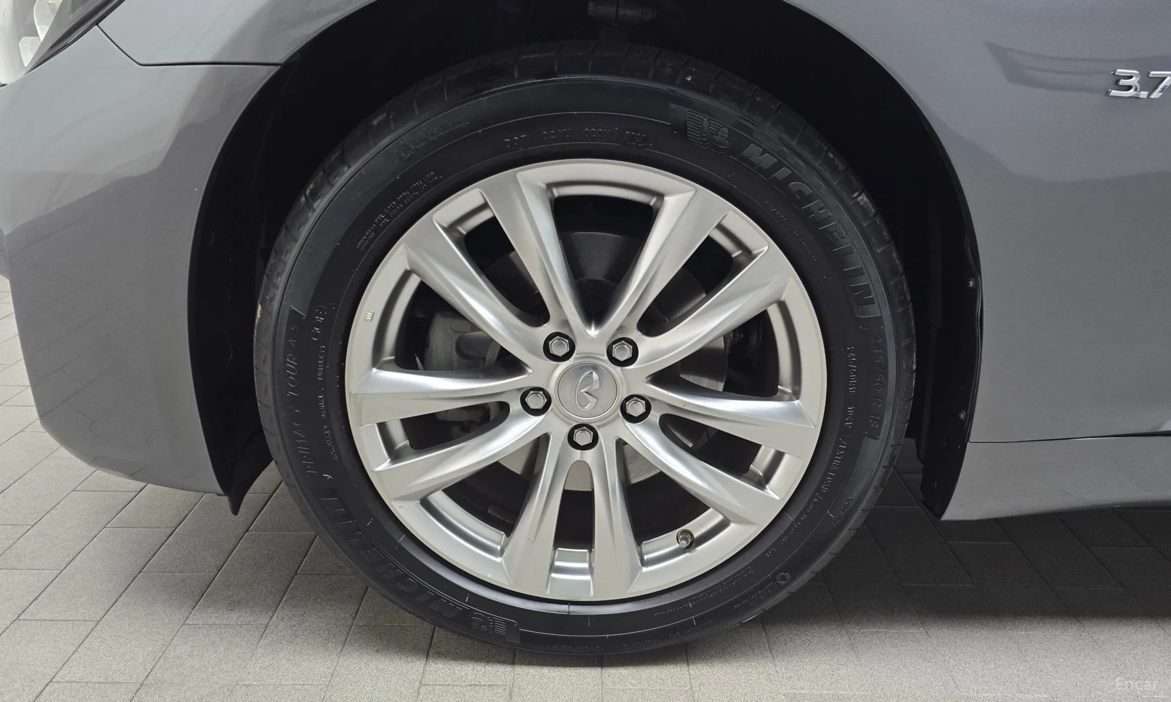 Infiniti Q70 превью 5