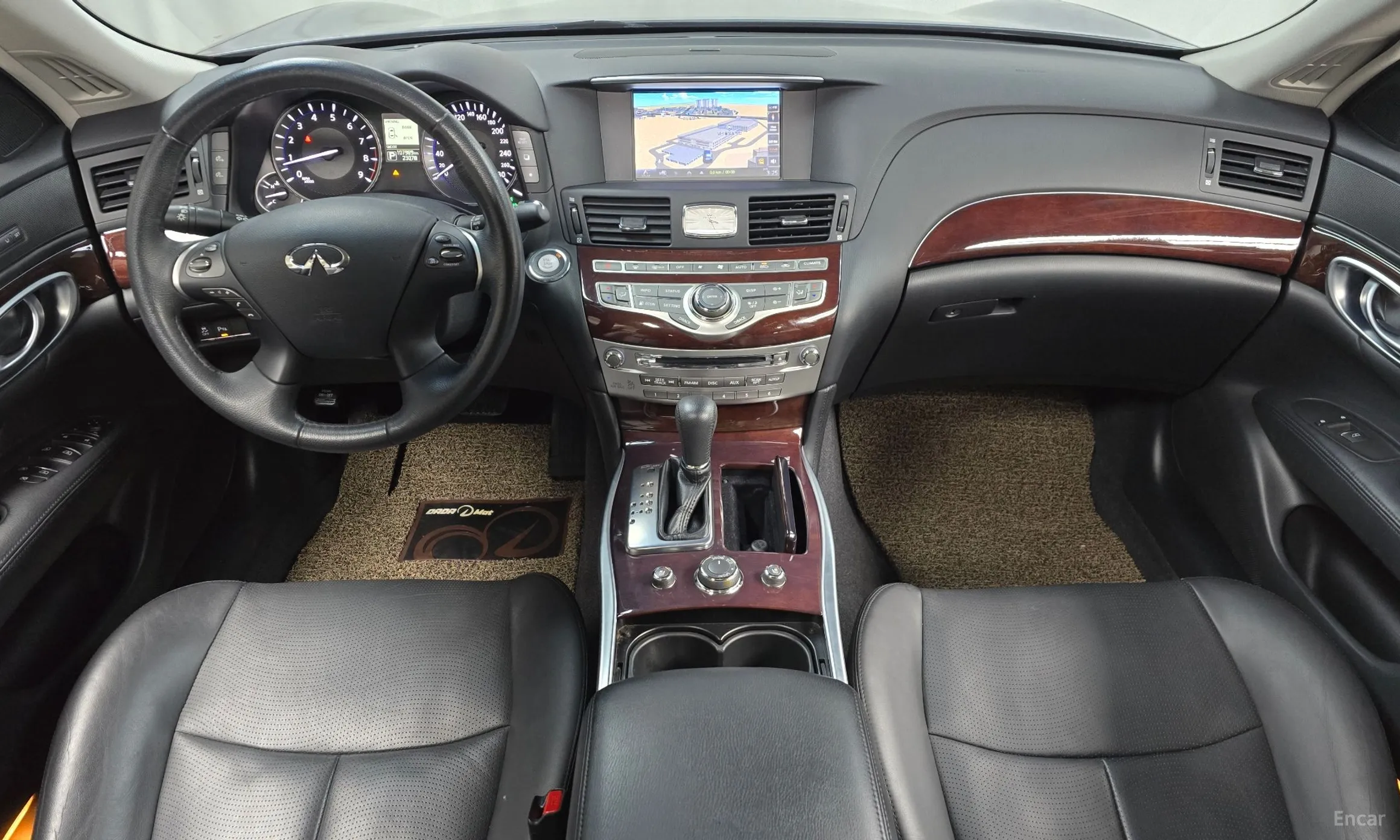 Infiniti Q70 превью 7